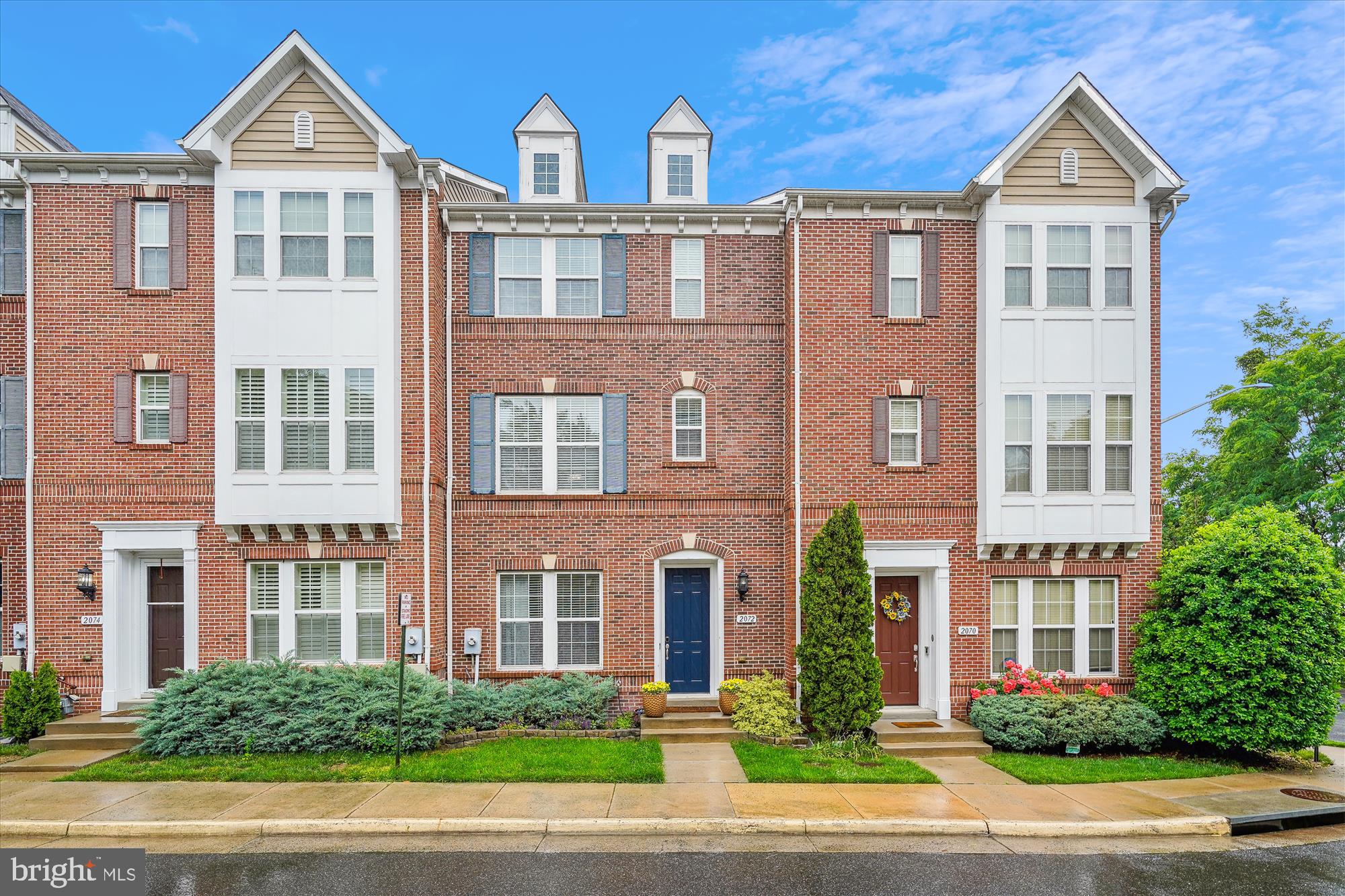 2072 HUNTING CREEK COURT