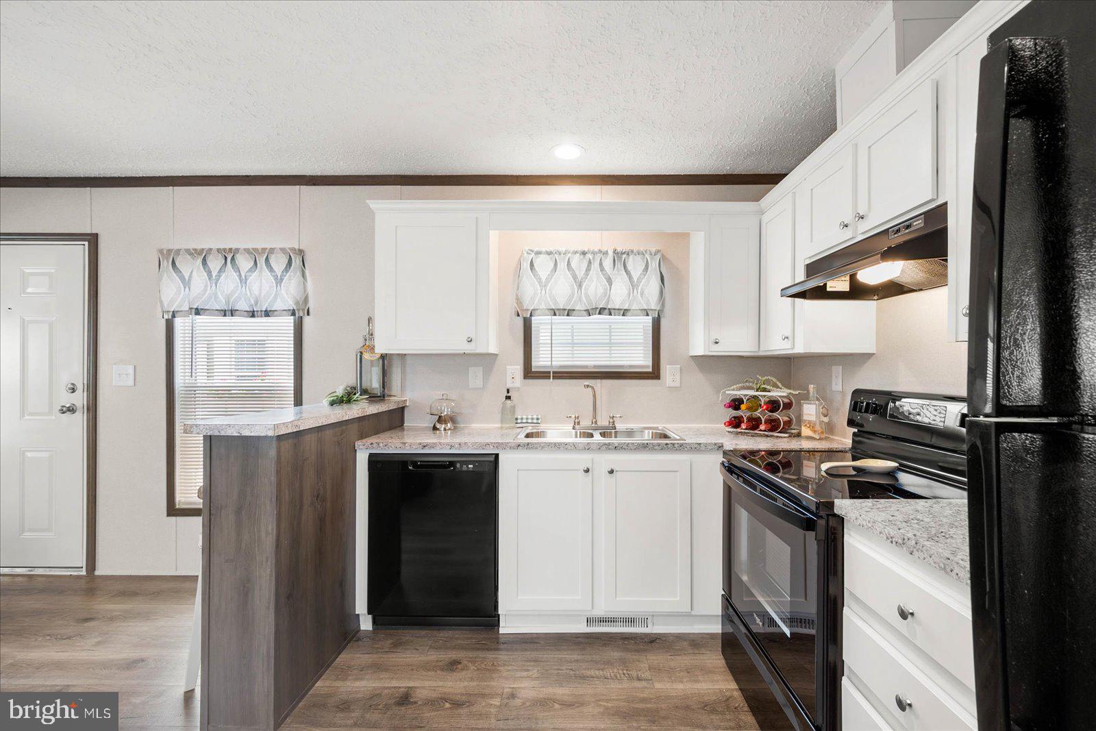 SALT LIFE PARK LLC - Residential