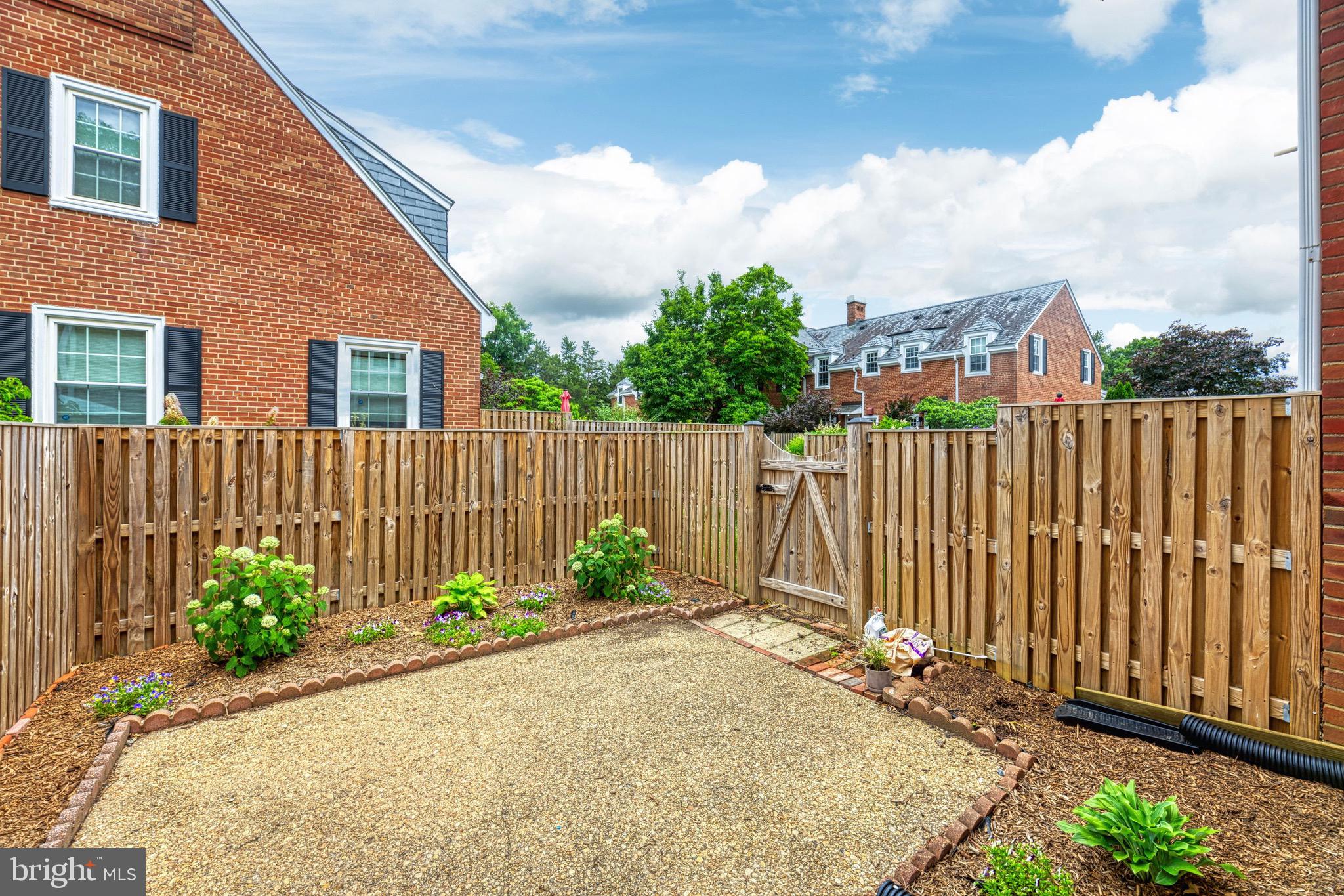 FAIRLINGTON MEADOWS - Residential Lease