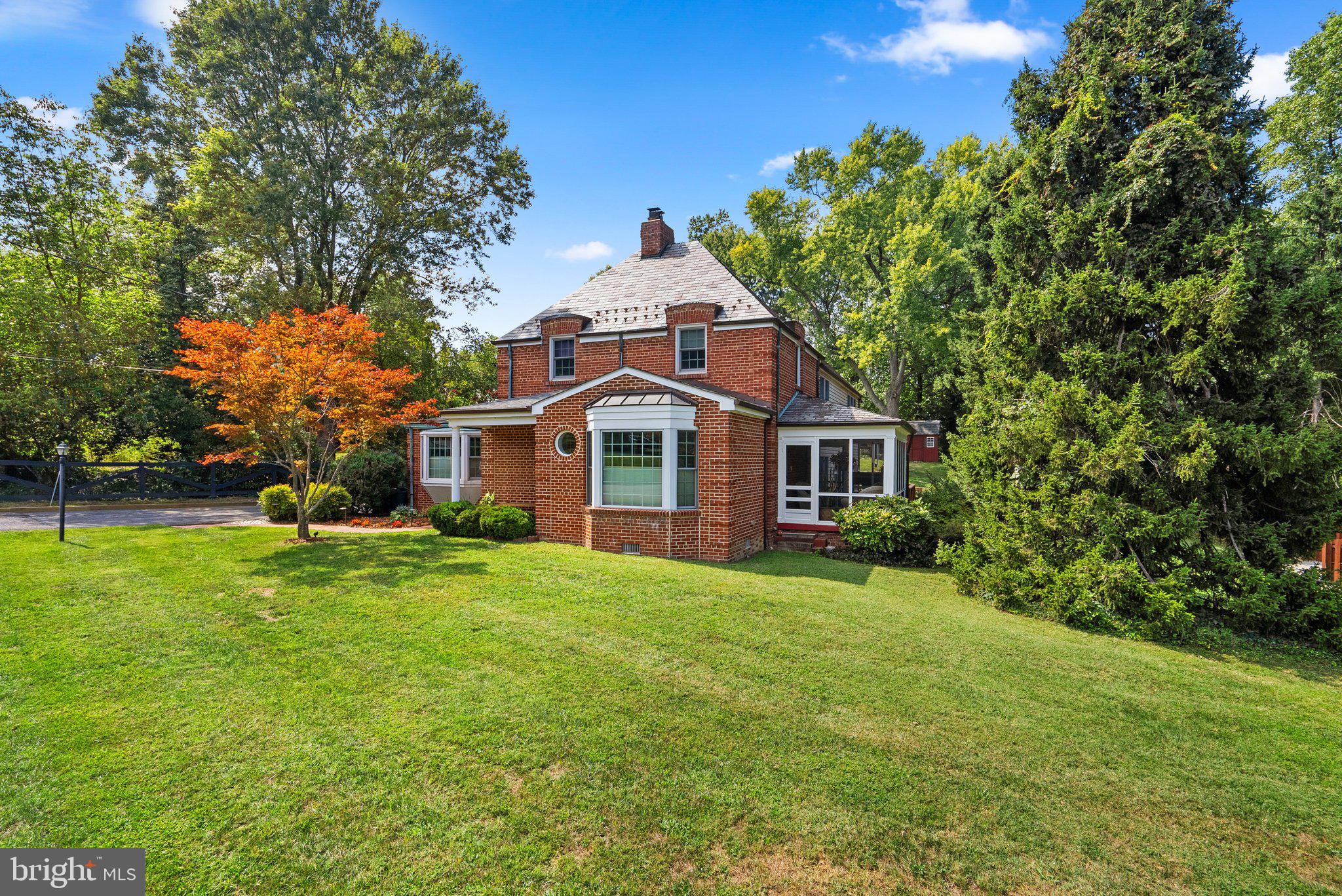 1616 OVERLOOK DRIVE