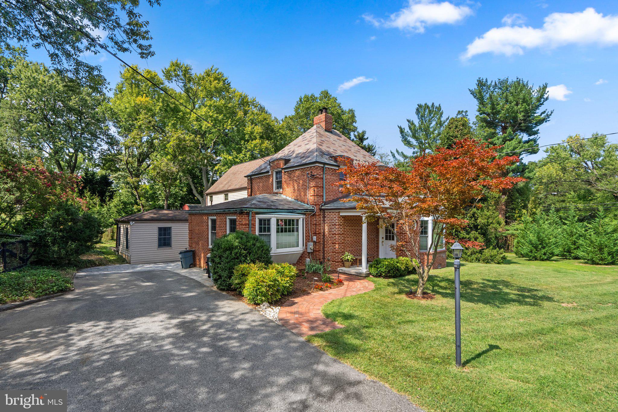 1616 OVERLOOK DRIVE