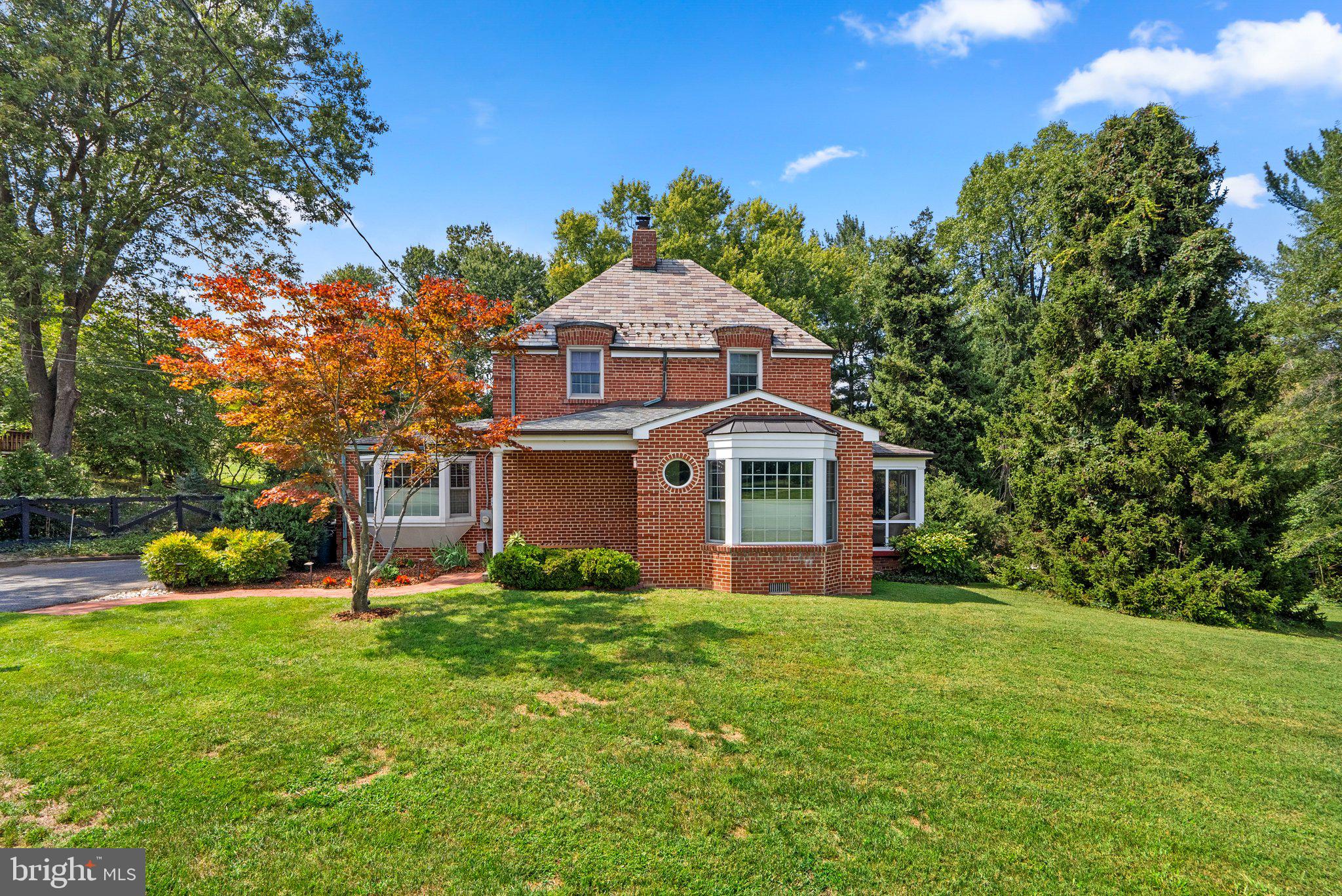 1616 OVERLOOK DRIVE
