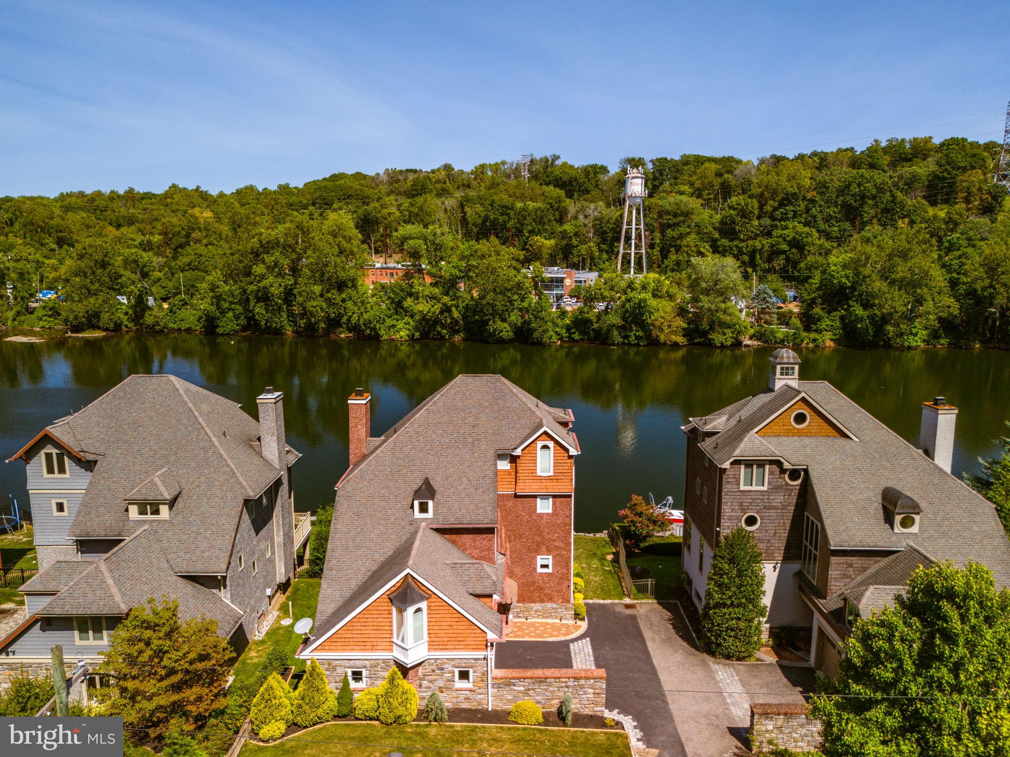 GLADWYNE - Residential
