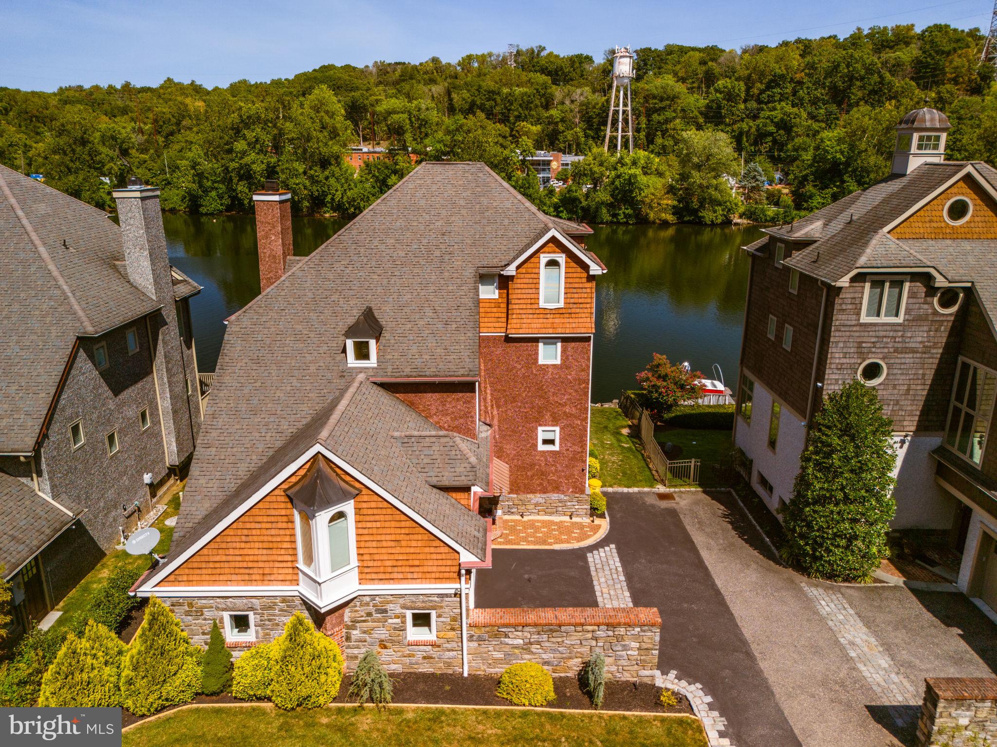 GLADWYNE - Residential