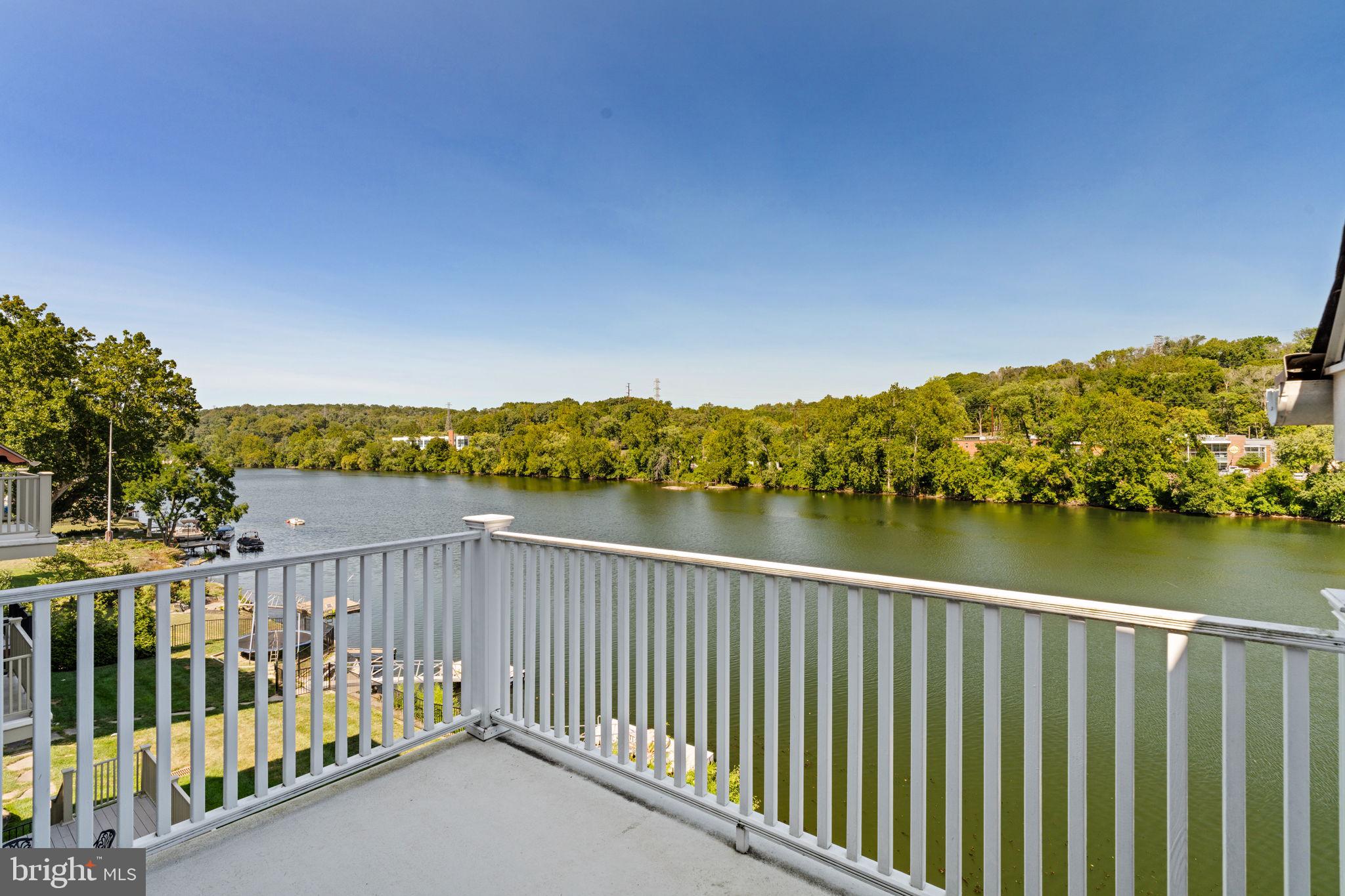 GLADWYNE - Residential