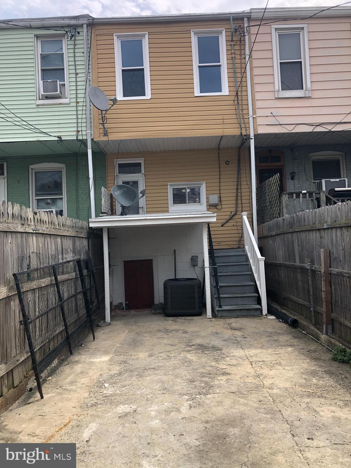 618 S MACON STREET