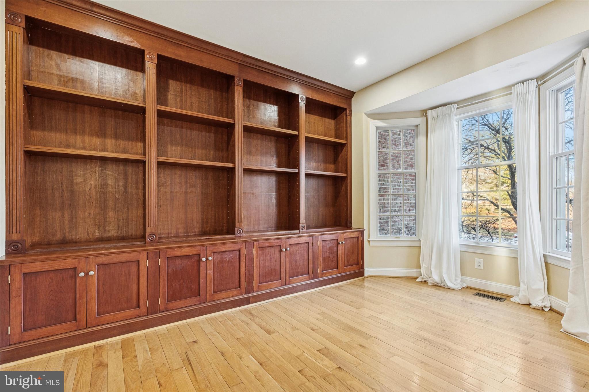 2037 SAINT ANDREWS DRIVE