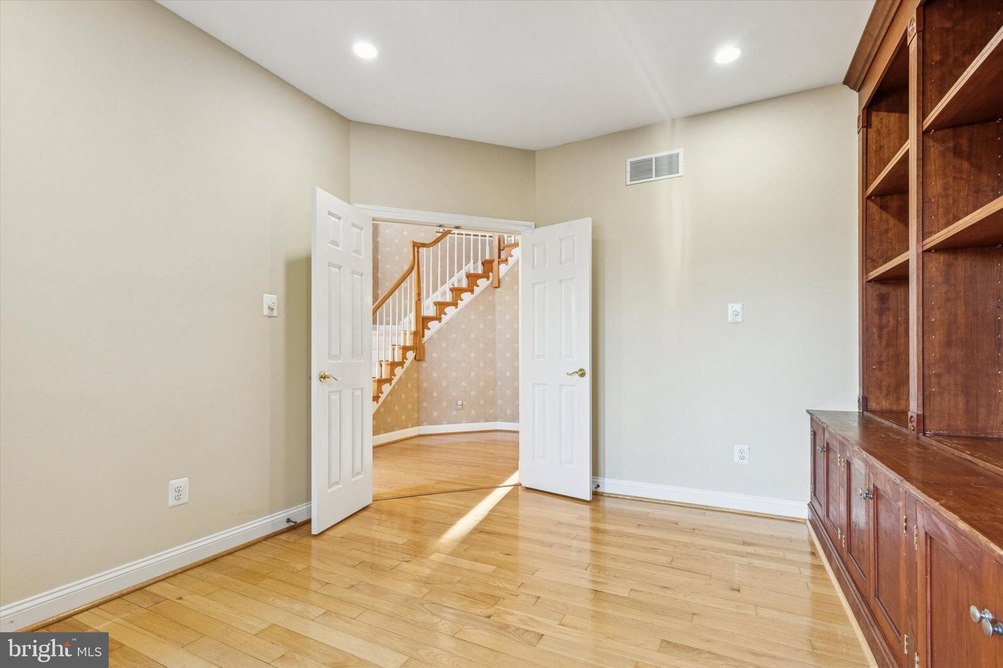 2037 SAINT ANDREWS DRIVE