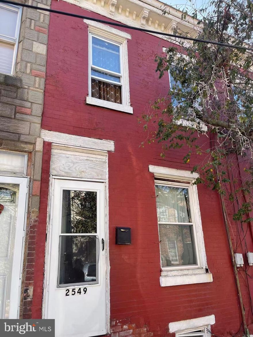 Call Investors, This is one of Lee st portfolio sales, you can buy individually or as a package. The more you buy, the more you save! This one is tenant occupied, below market rent on M/M basis. Rent is $575/M, The portfolio address as: 2528 N Lee St, 2523 N Lee St, 2529 N Lee St, 2534 N Lee St, 2539 N Lee St, 2549 N Lee St, 2557 N Lee St. . Call Steven for package price.