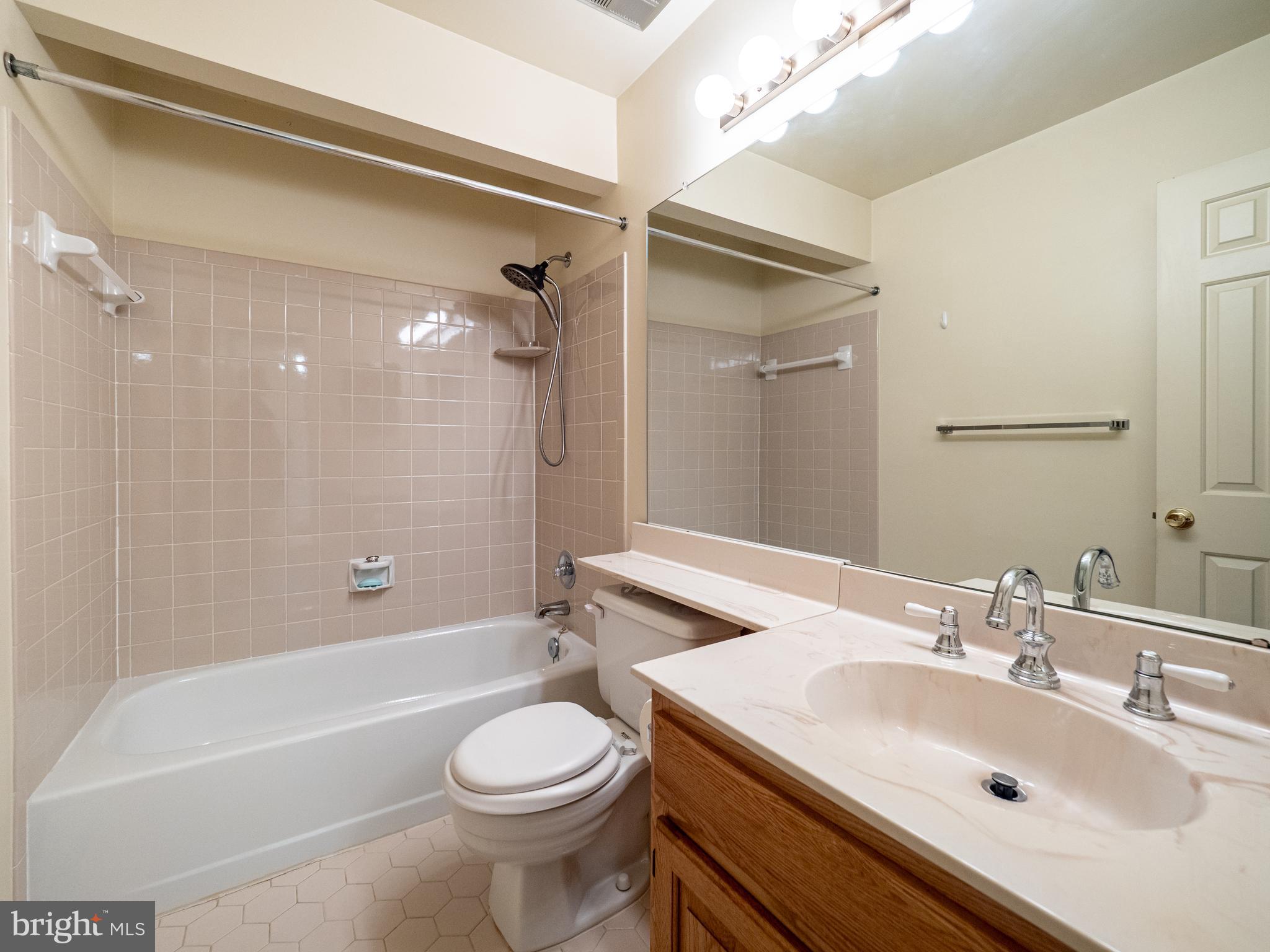 HIGHLAND HALL - Residential