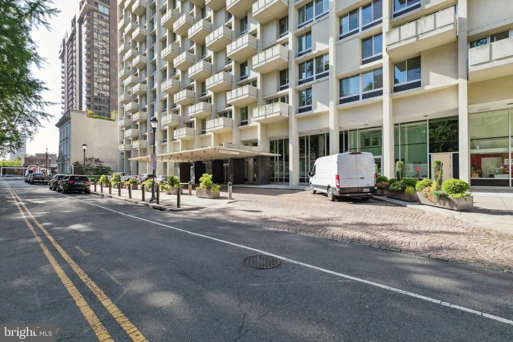 Photo of 604 - 36 S Washington Square #1806, PHILADELPHIA, PA 19106 (MLS # PAPH2575018)