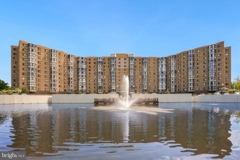 Condo For Sale - 3330 N Leisure World Boulevard #5-422<br/> SILVER SPRING, MD 20906