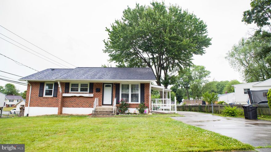 Welcome to this cozy, freshly painted 4BR/2BA ready to move-in home.  Bedroom#4 needsTLC or can be transformed to whatever you wish. Very spacious house - above grade is 950sqft and below is the same = total almost 2000sqft. Living room/dining room conveniently combined together  and the updated kitchen with beautiful cabinetry and  Stainless Steel appliances. 
3 bedrooms and 2 full bathroom with a soaking tub are located on the main level.   Large finished walkout lower level with a family room that can be transformed into a 4th bedroom.   Separate laundry room with Washer and Dryer and Workshop complete the lower level. New roof was installed in 2018.  A very large backyard is great for family and friends gatherings.  Close proximity  to restaurants, grocery stores, and schools.
Make this home yours today!
Owners may rent back for up to 30 days.