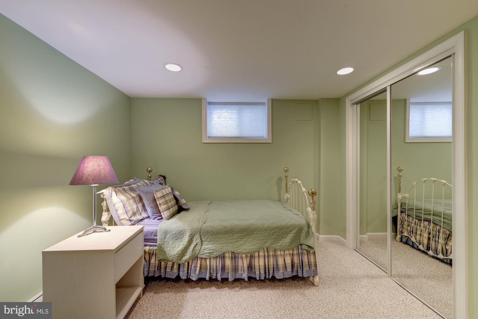 NORTH WOODSIDE - Residential