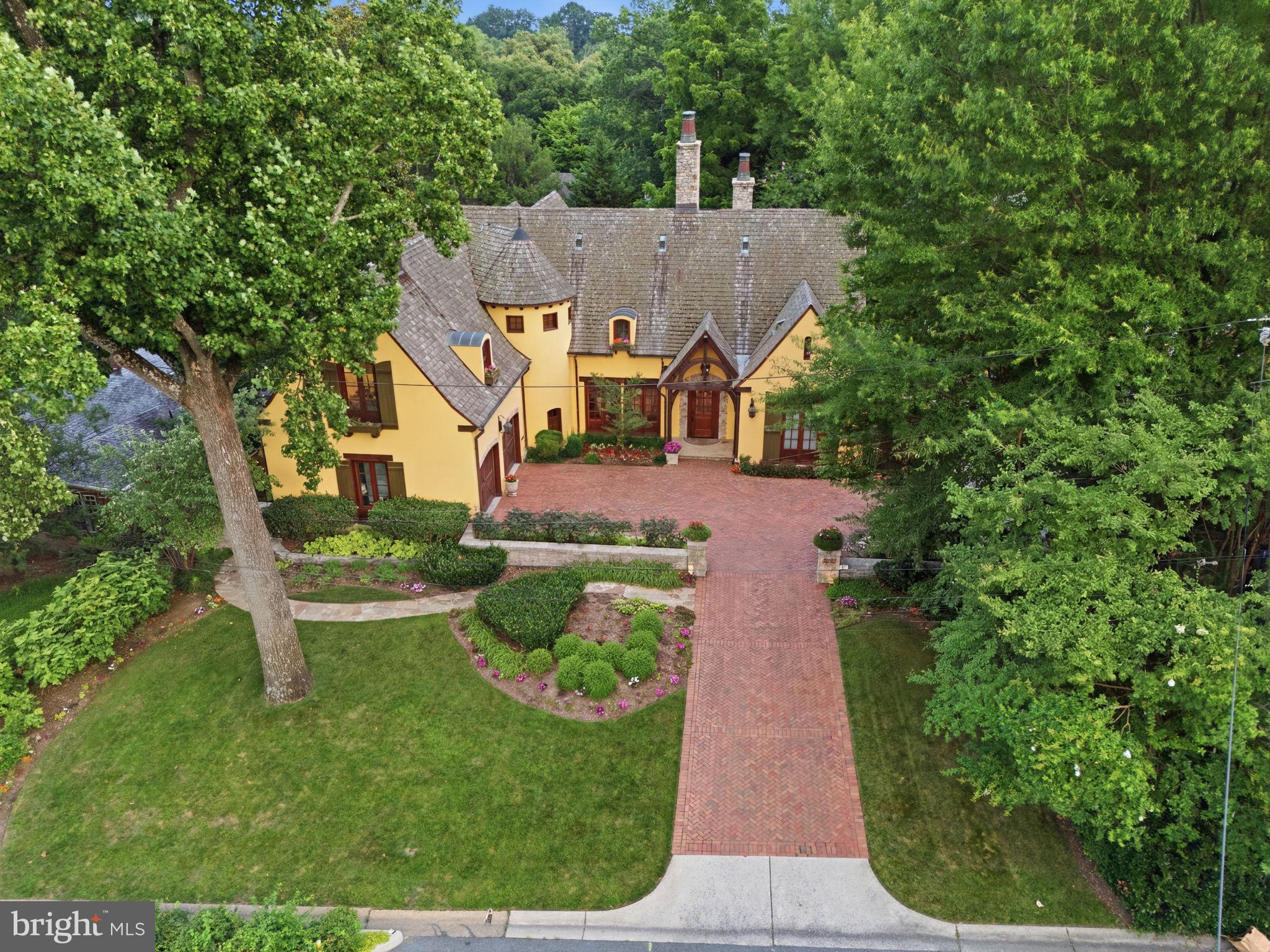 3810 CLUB DRIVE