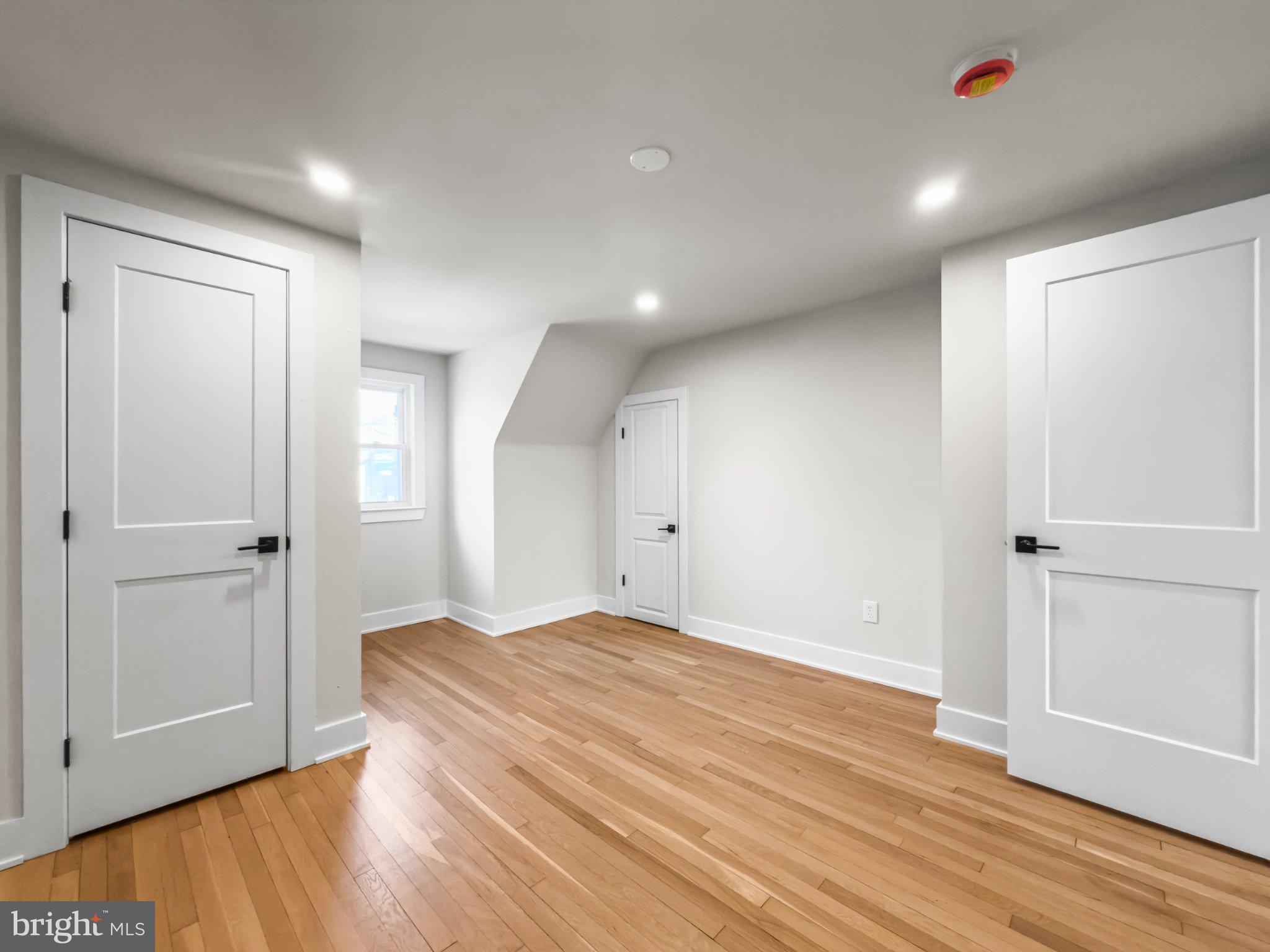 NORTH WOODRIDGE - Residential