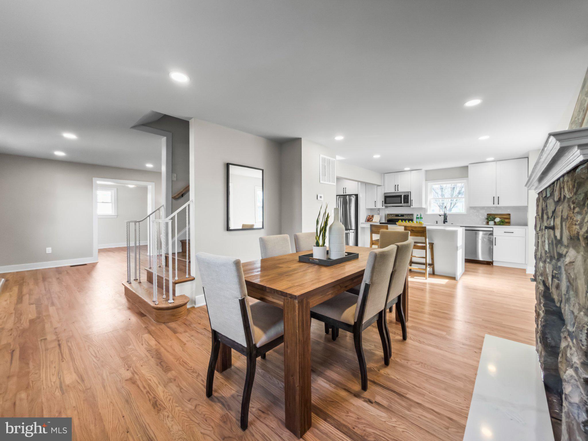 NORTH WOODRIDGE - Residential