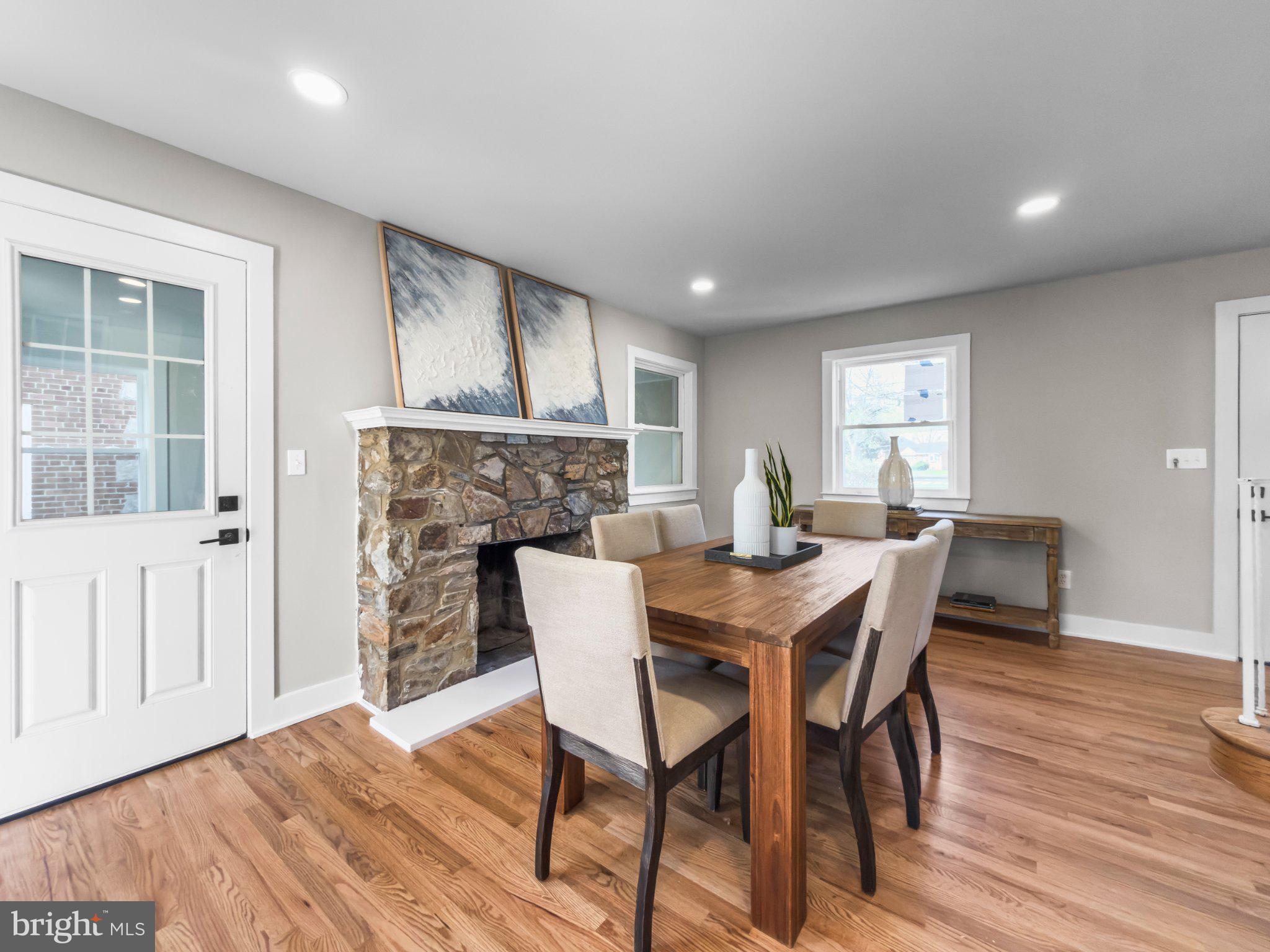 NORTH WOODRIDGE - Residential