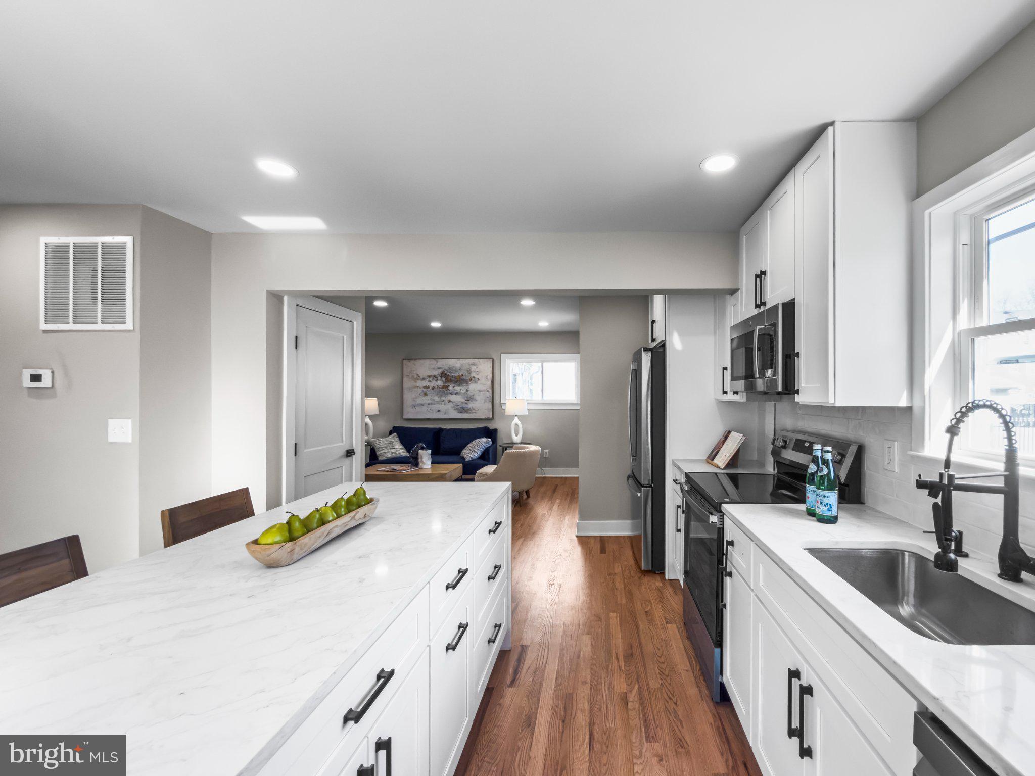 NORTH WOODRIDGE - Residential