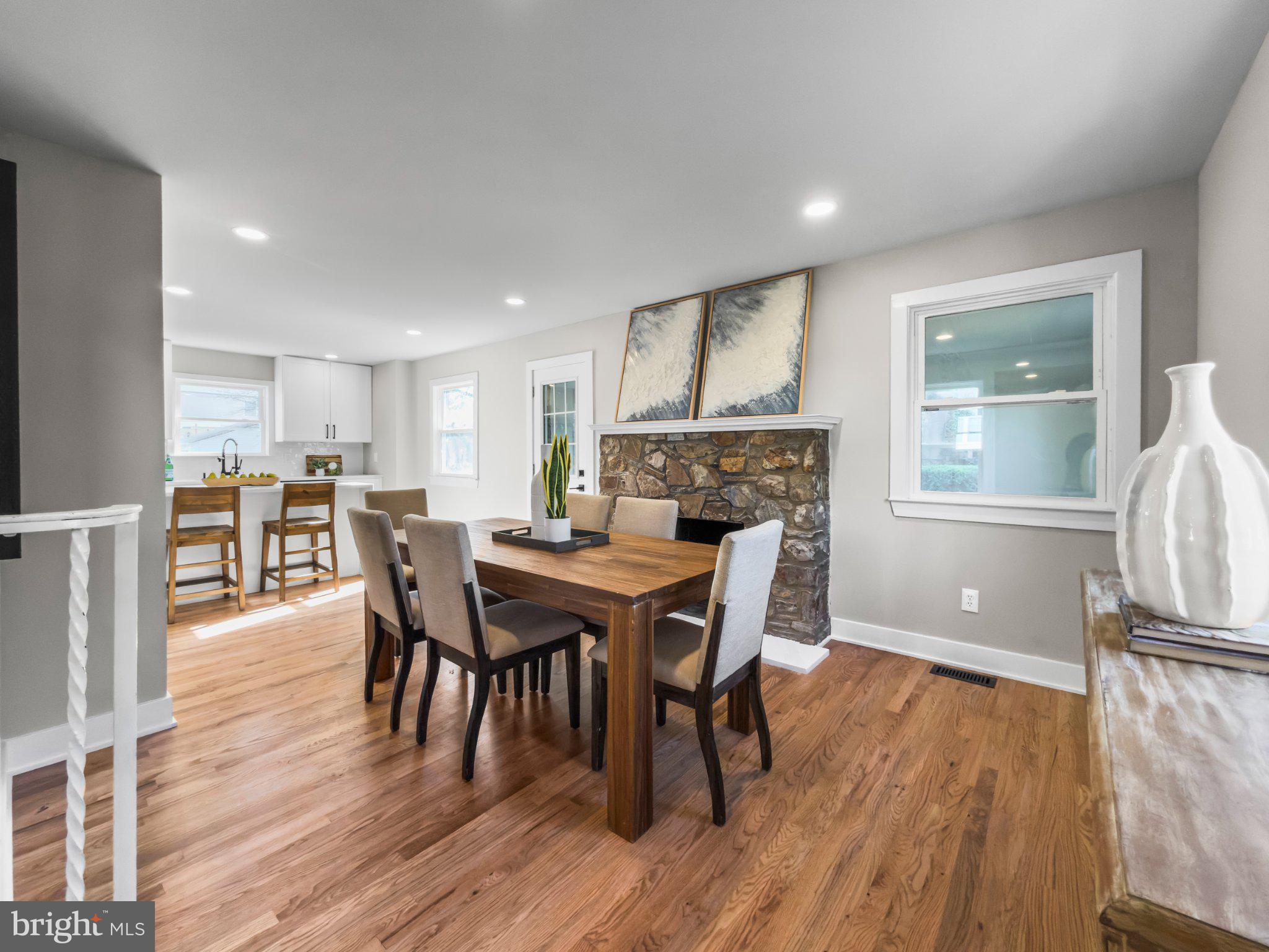 NORTH WOODRIDGE - Residential