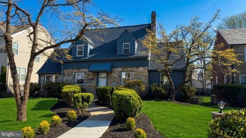 Photo of 4633 Eastern Avenue, MOUNT RAINIER, MD 20712 (MLS # MDPG2194360)