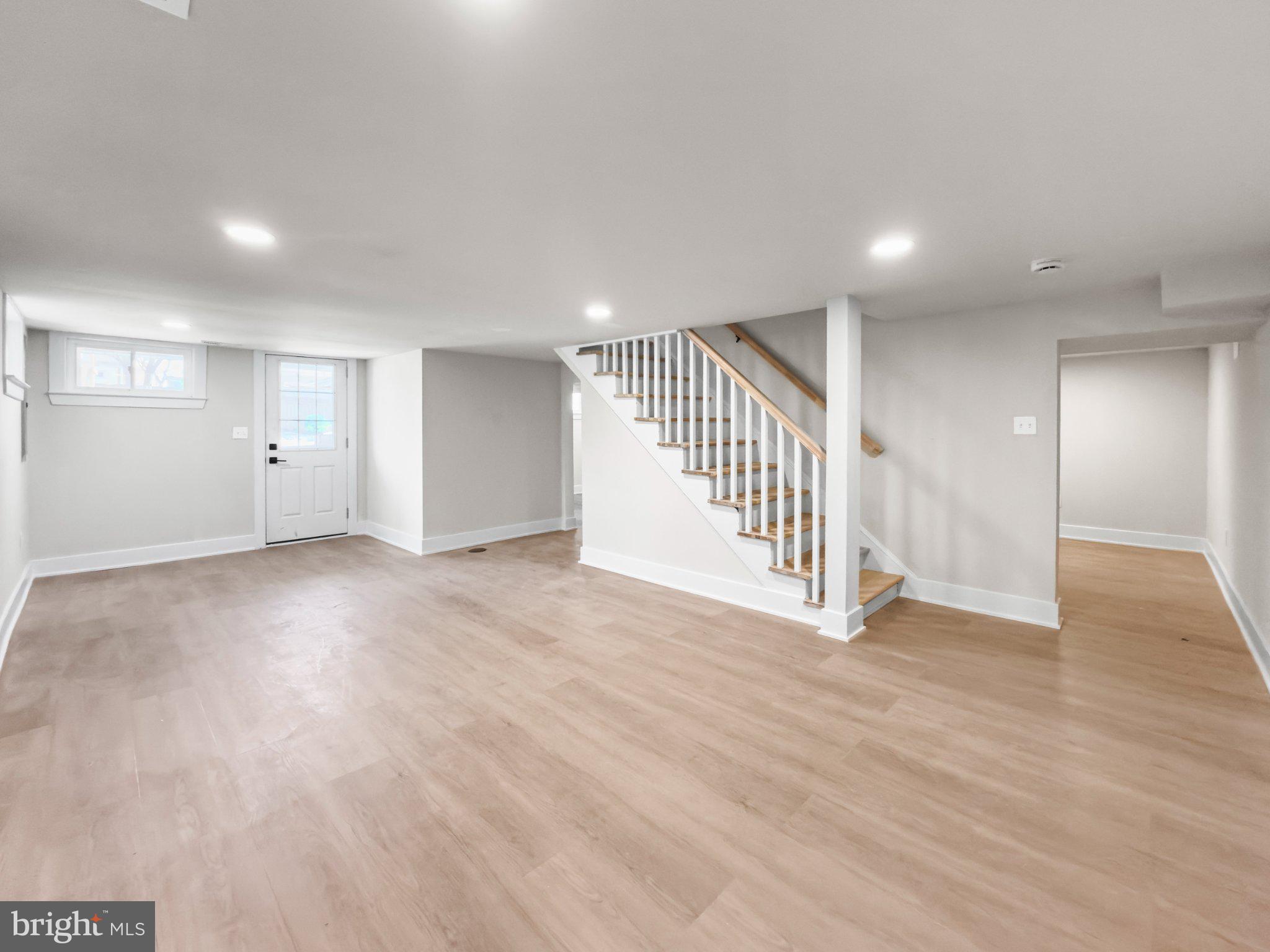 NORTH WOODRIDGE - Residential