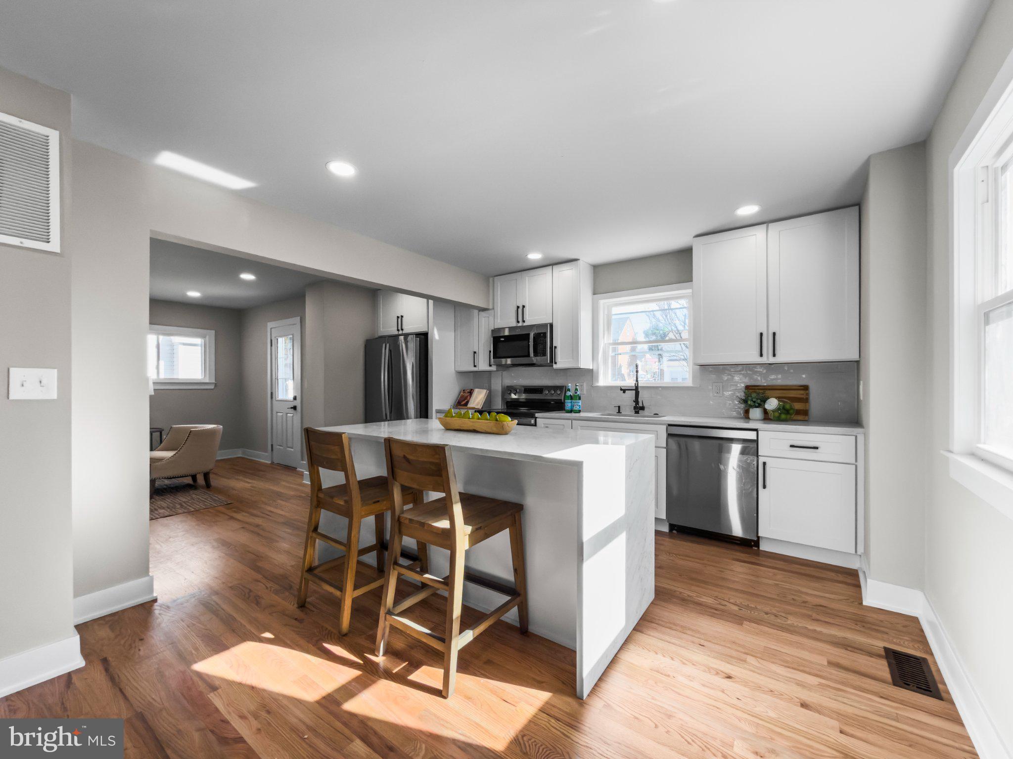 NORTH WOODRIDGE - Residential