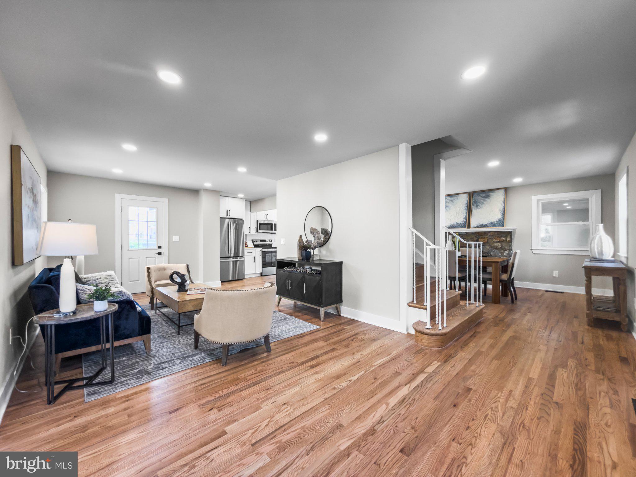 NORTH WOODRIDGE - Residential