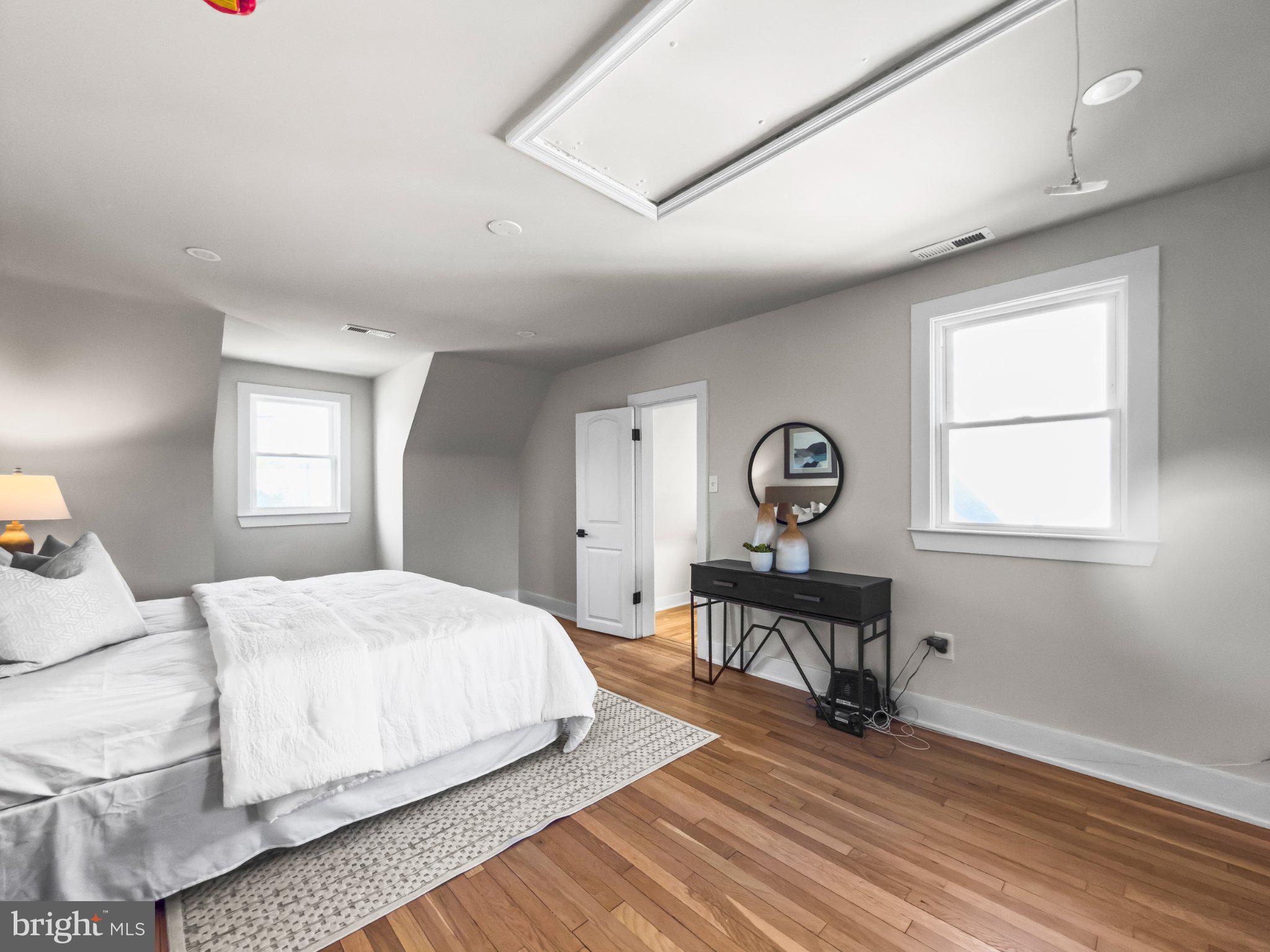 NORTH WOODRIDGE - Residential