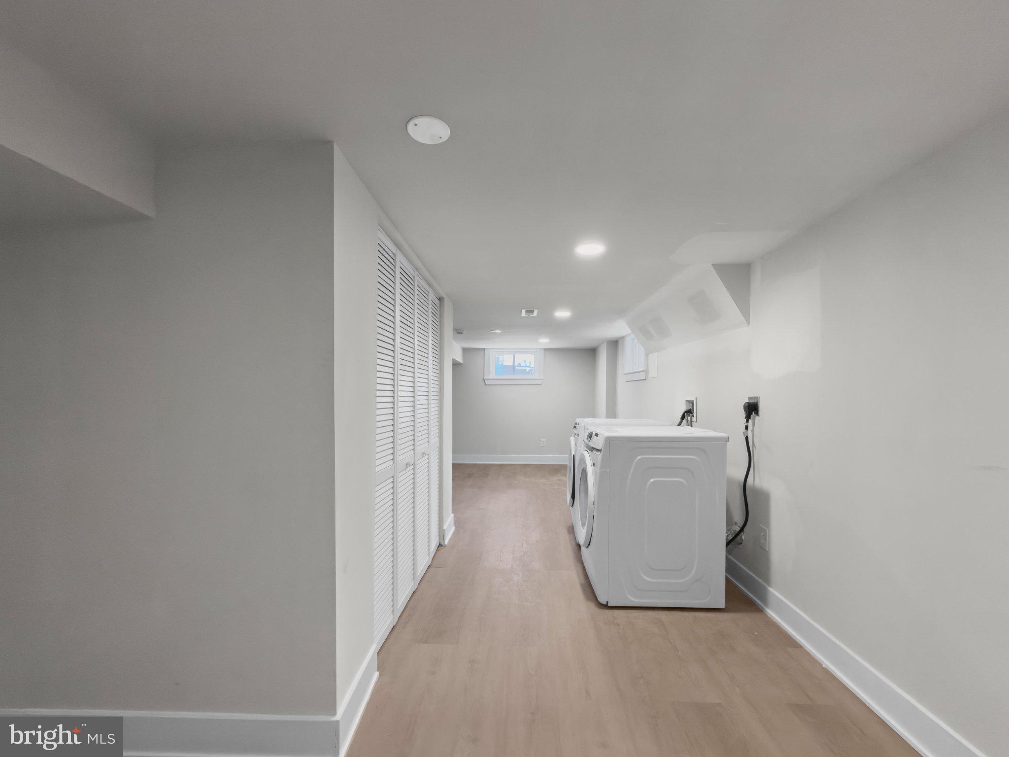 NORTH WOODRIDGE - Residential