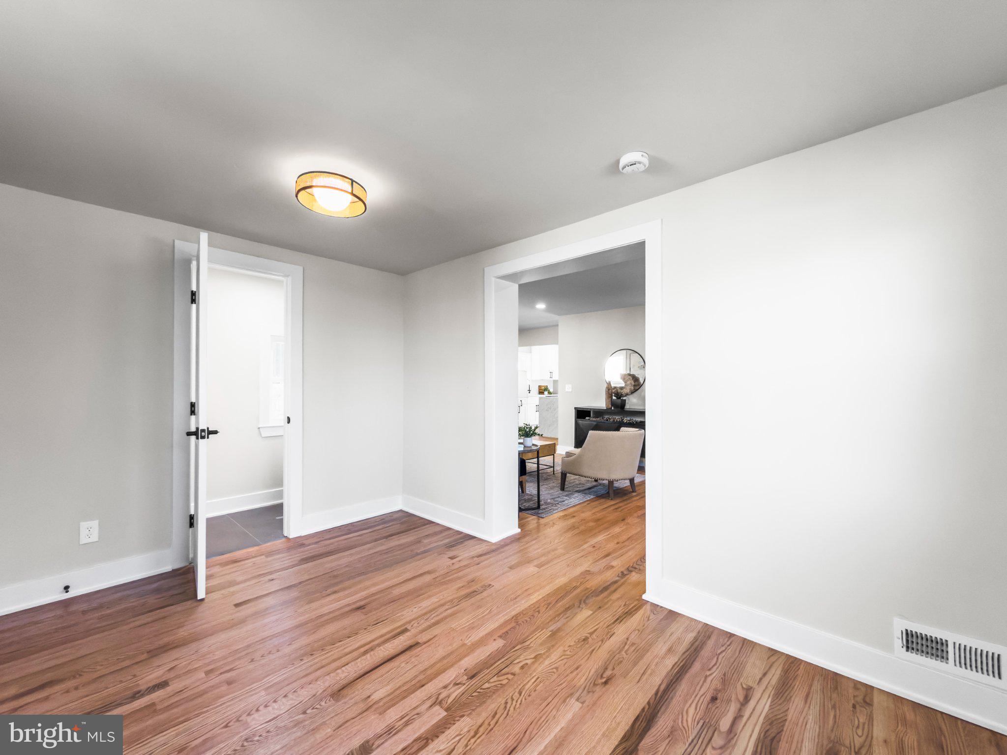 NORTH WOODRIDGE - Residential