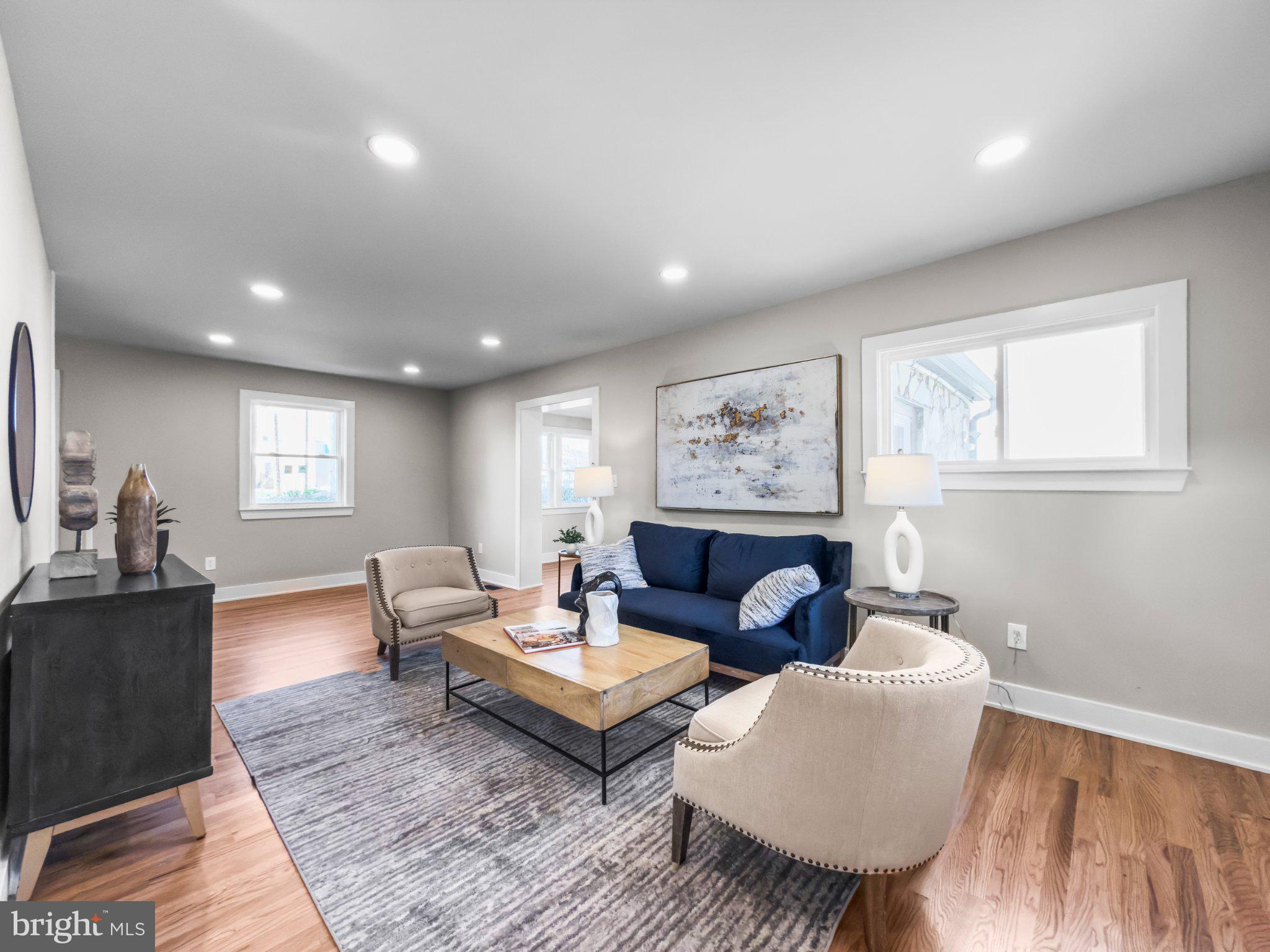 NORTH WOODRIDGE - Residential