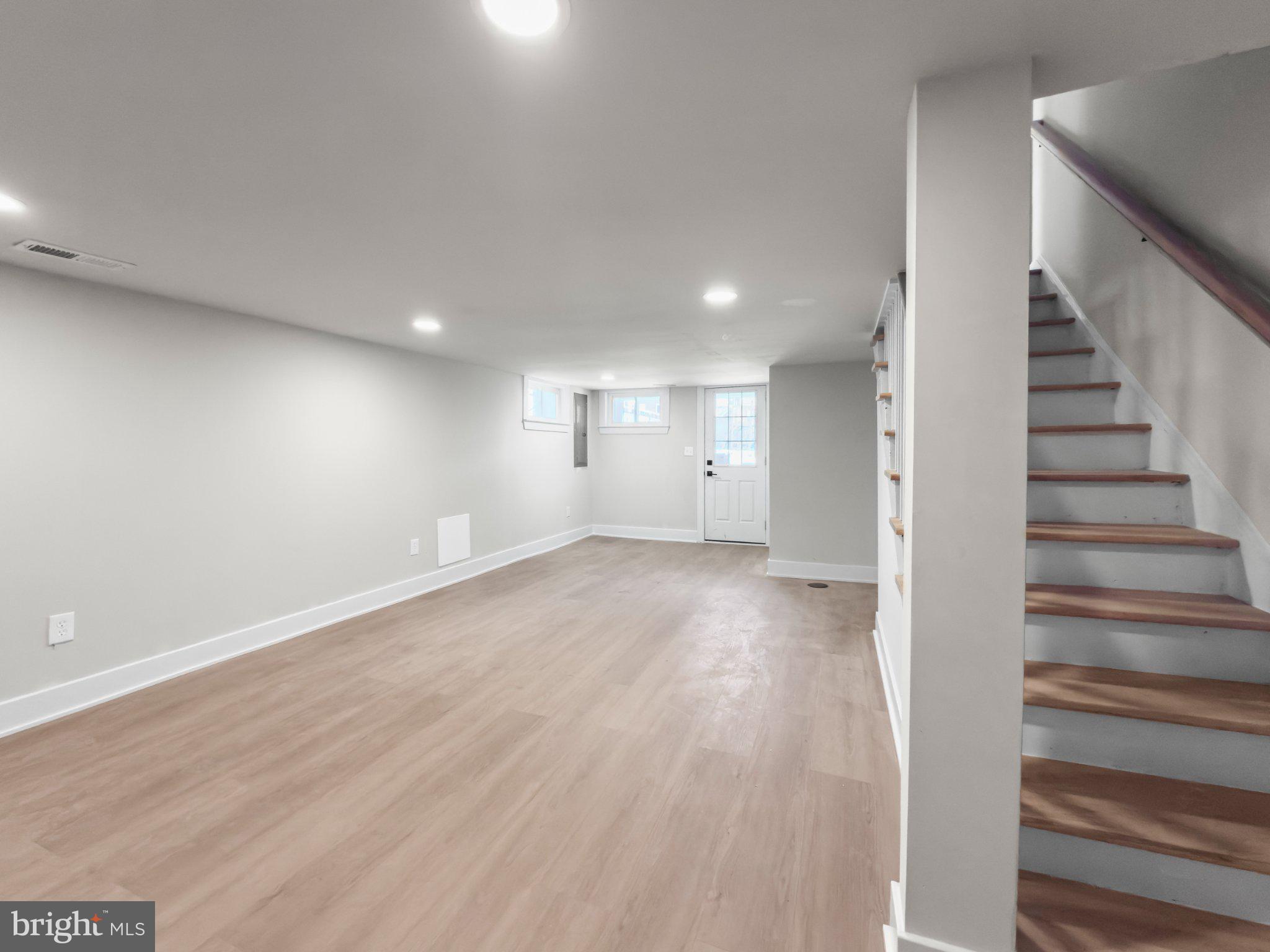 NORTH WOODRIDGE - Residential