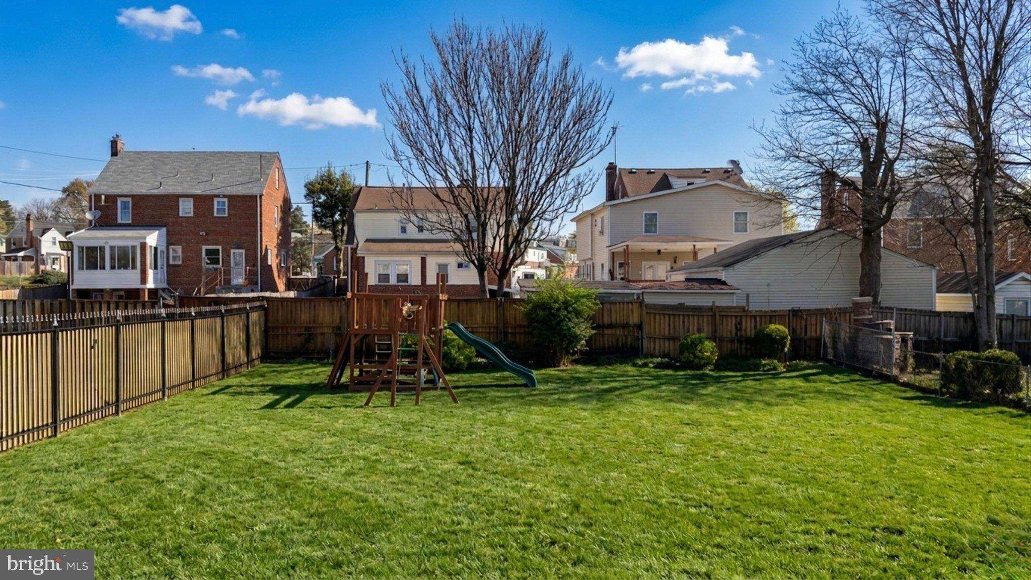 NORTH WOODRIDGE - Residential