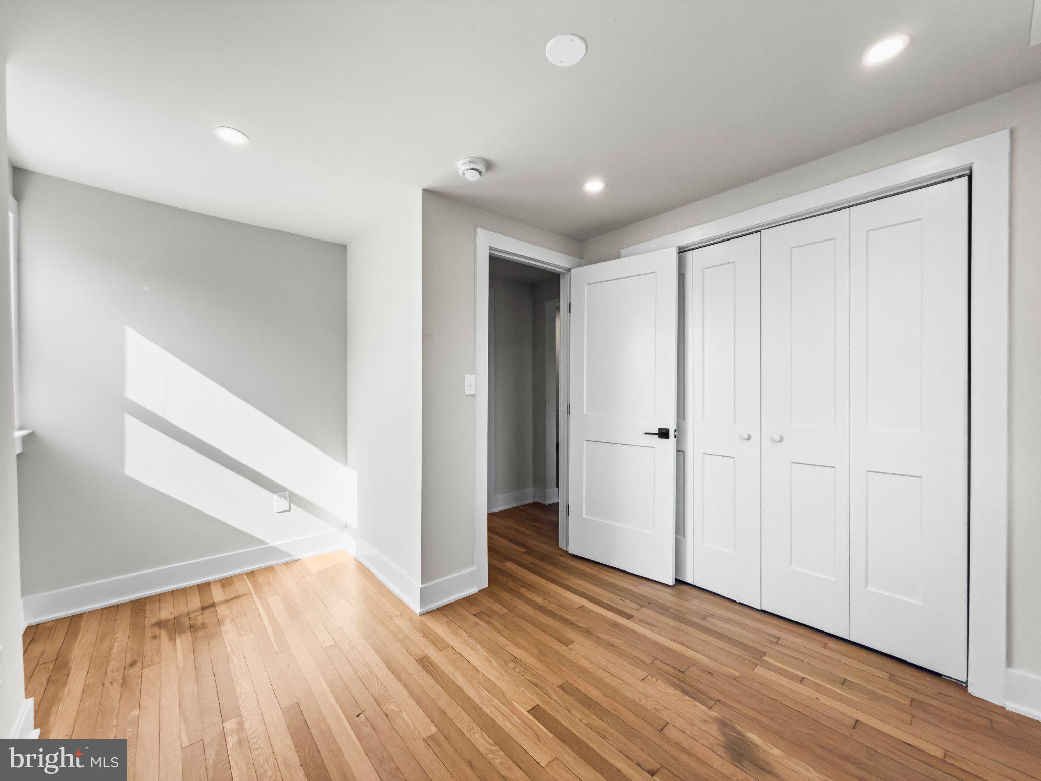 NORTH WOODRIDGE - Residential