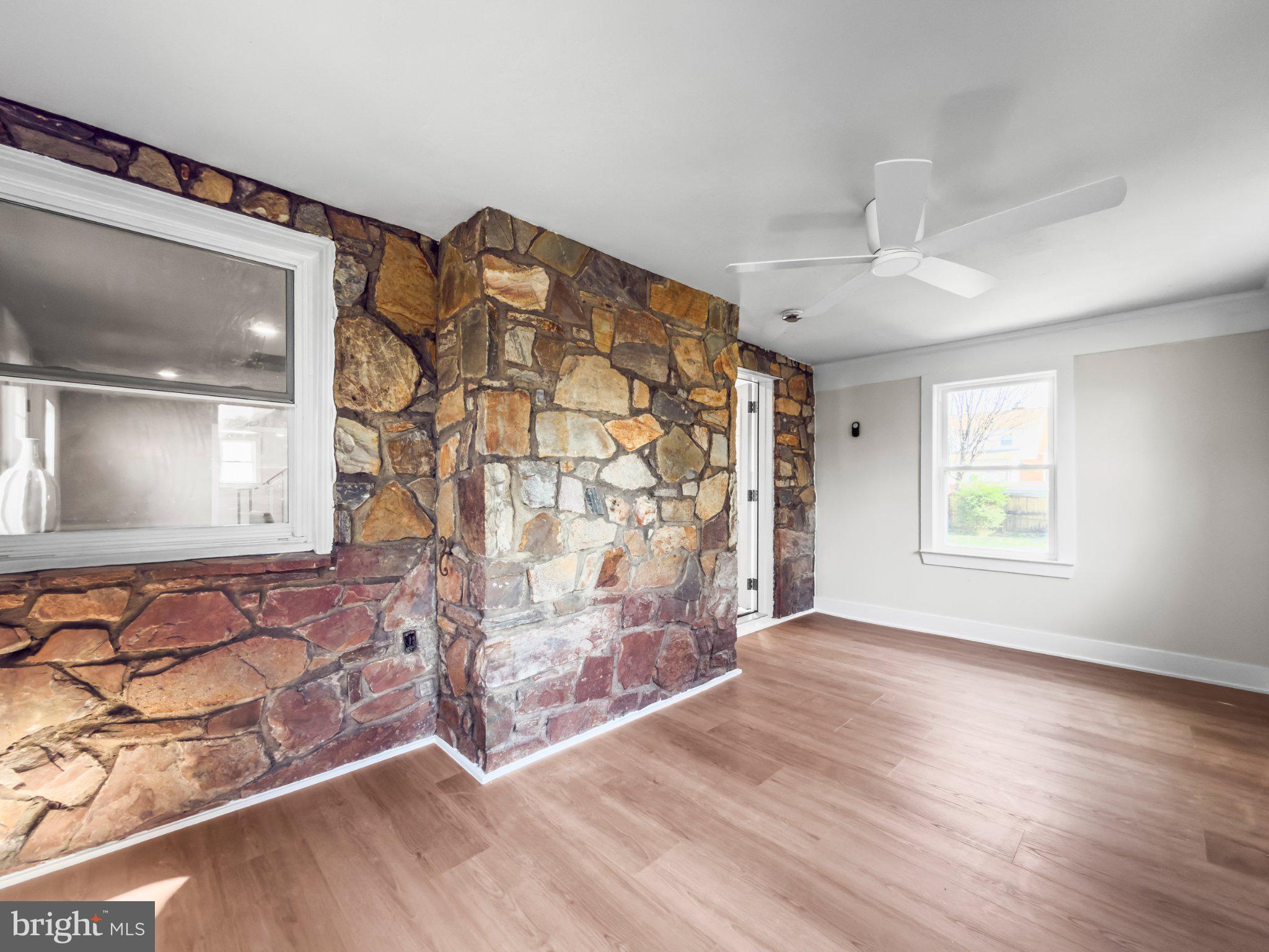 NORTH WOODRIDGE - Residential