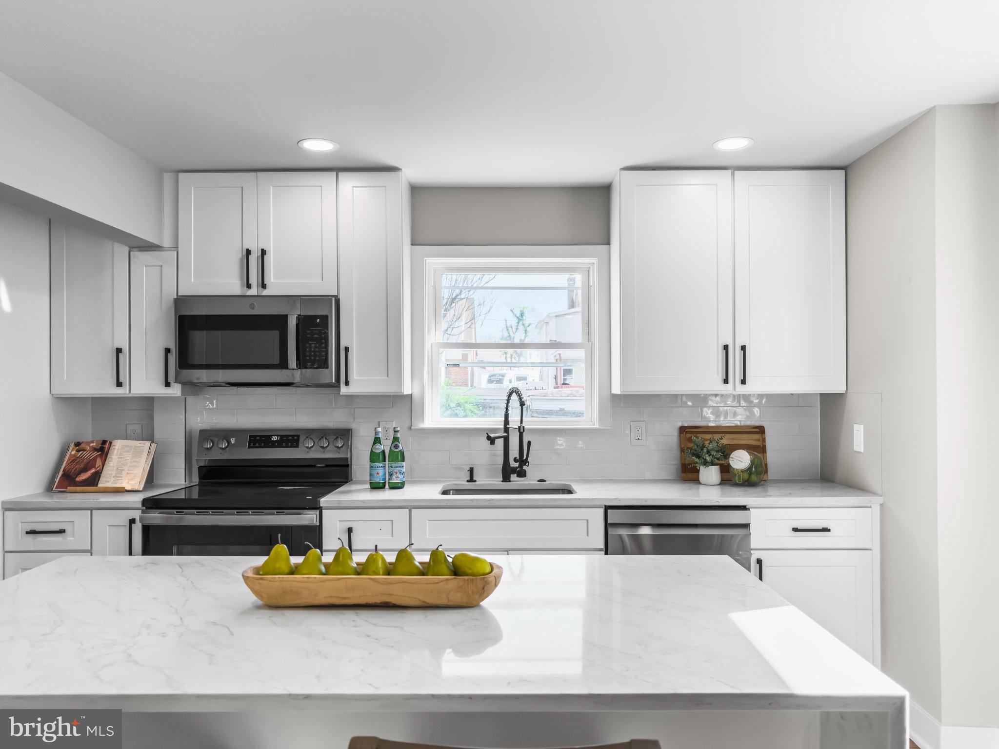 NORTH WOODRIDGE - Residential