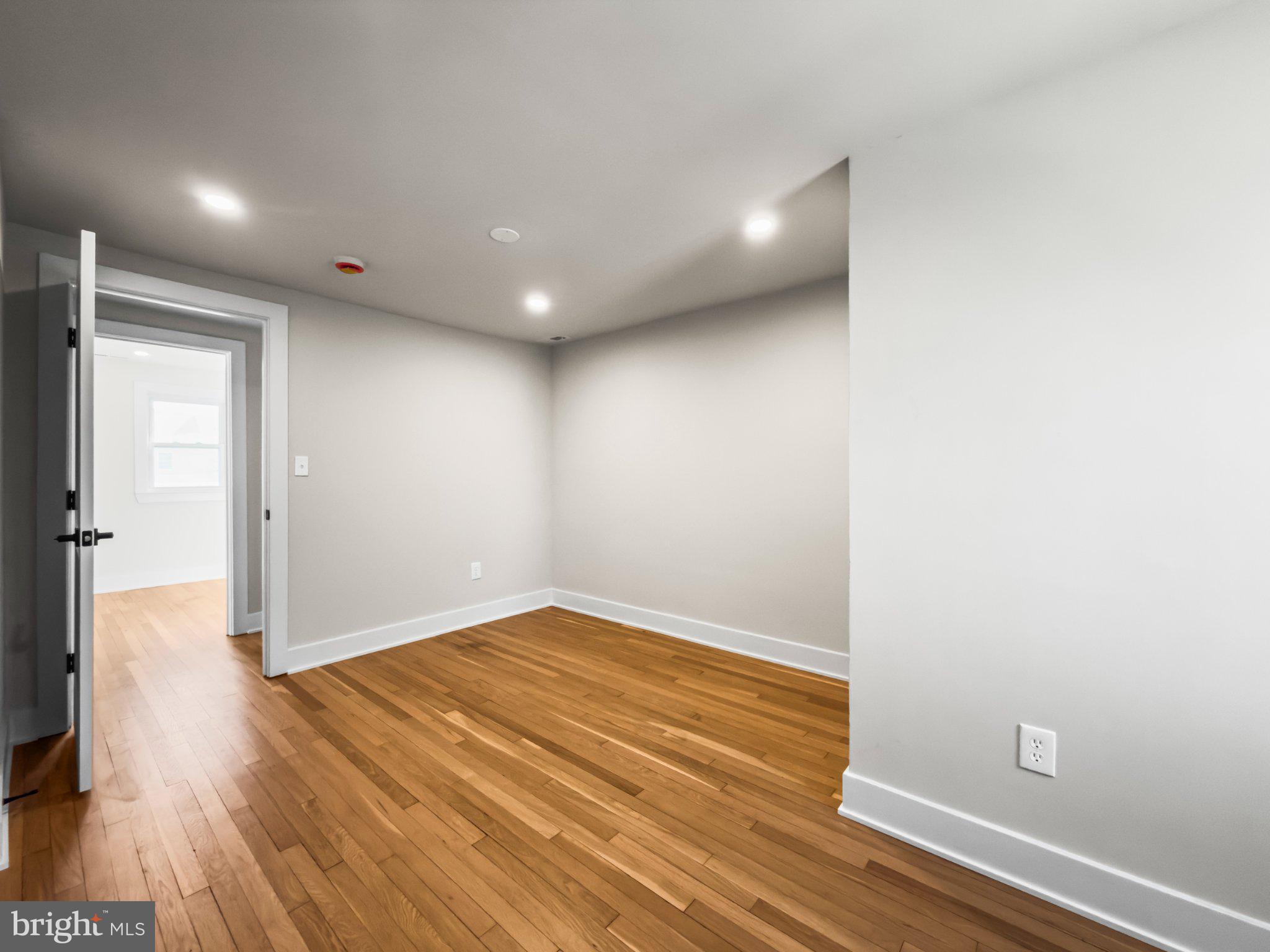 NORTH WOODRIDGE - Residential