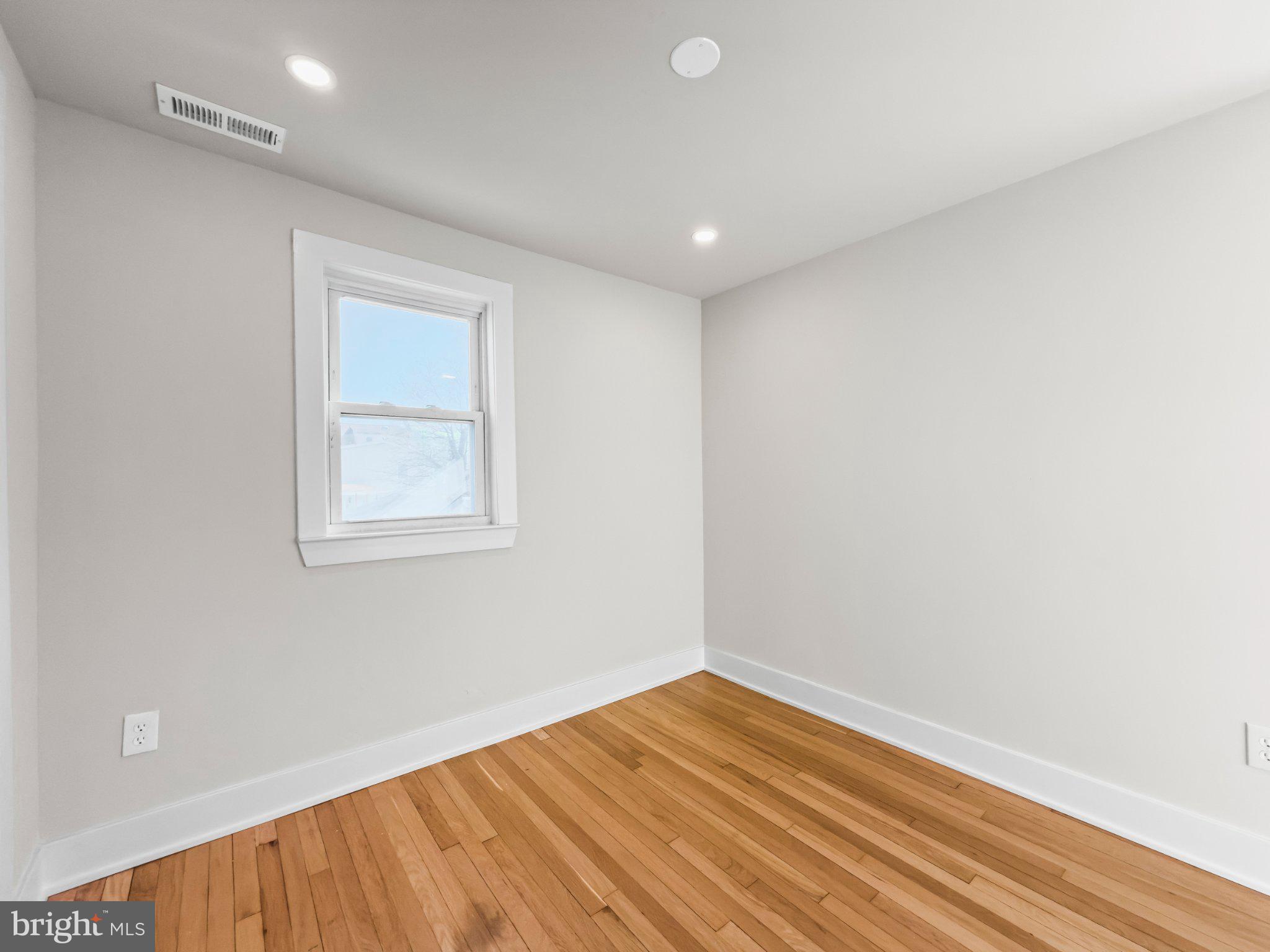 NORTH WOODRIDGE - Residential