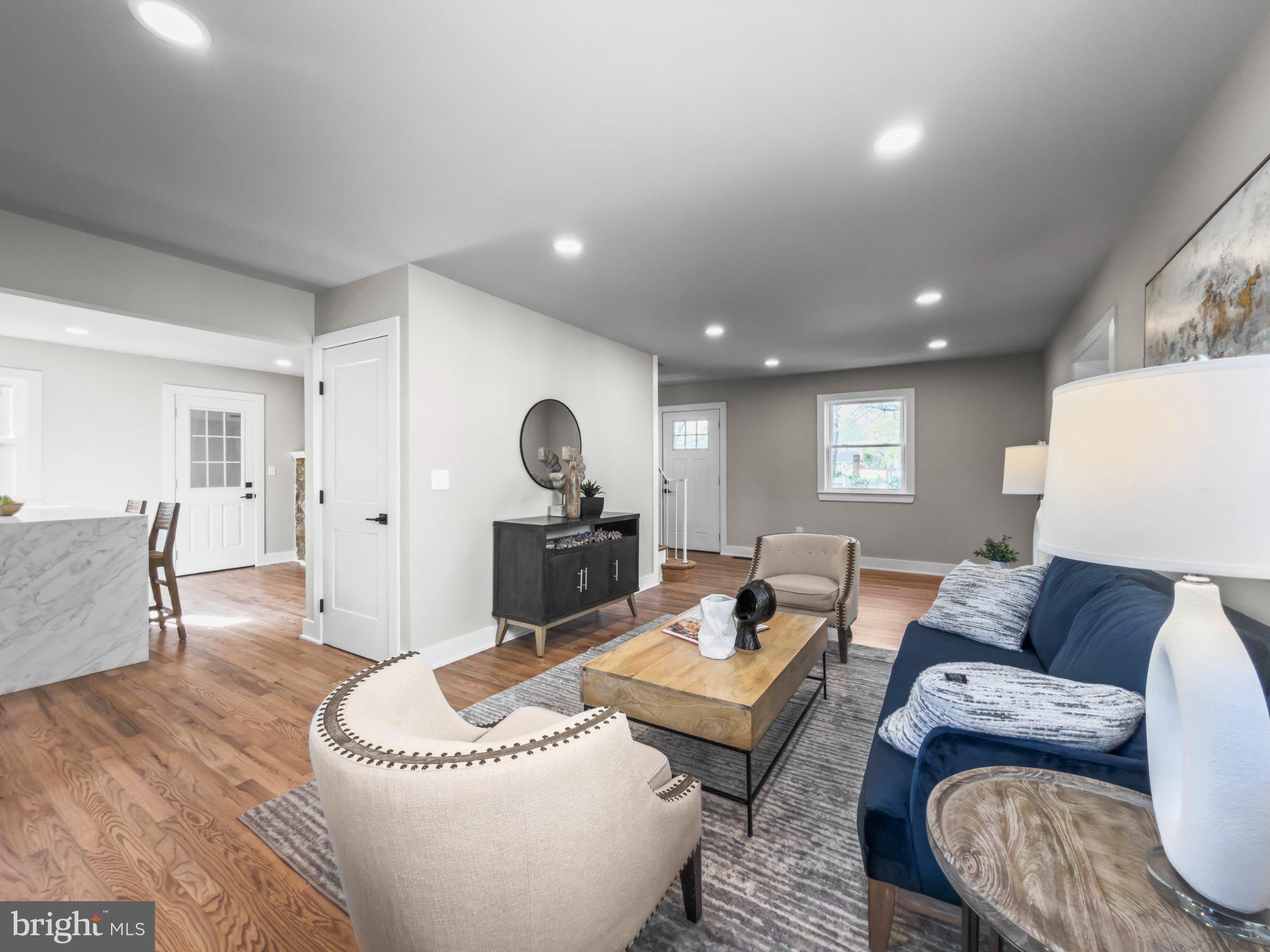 NORTH WOODRIDGE - Residential