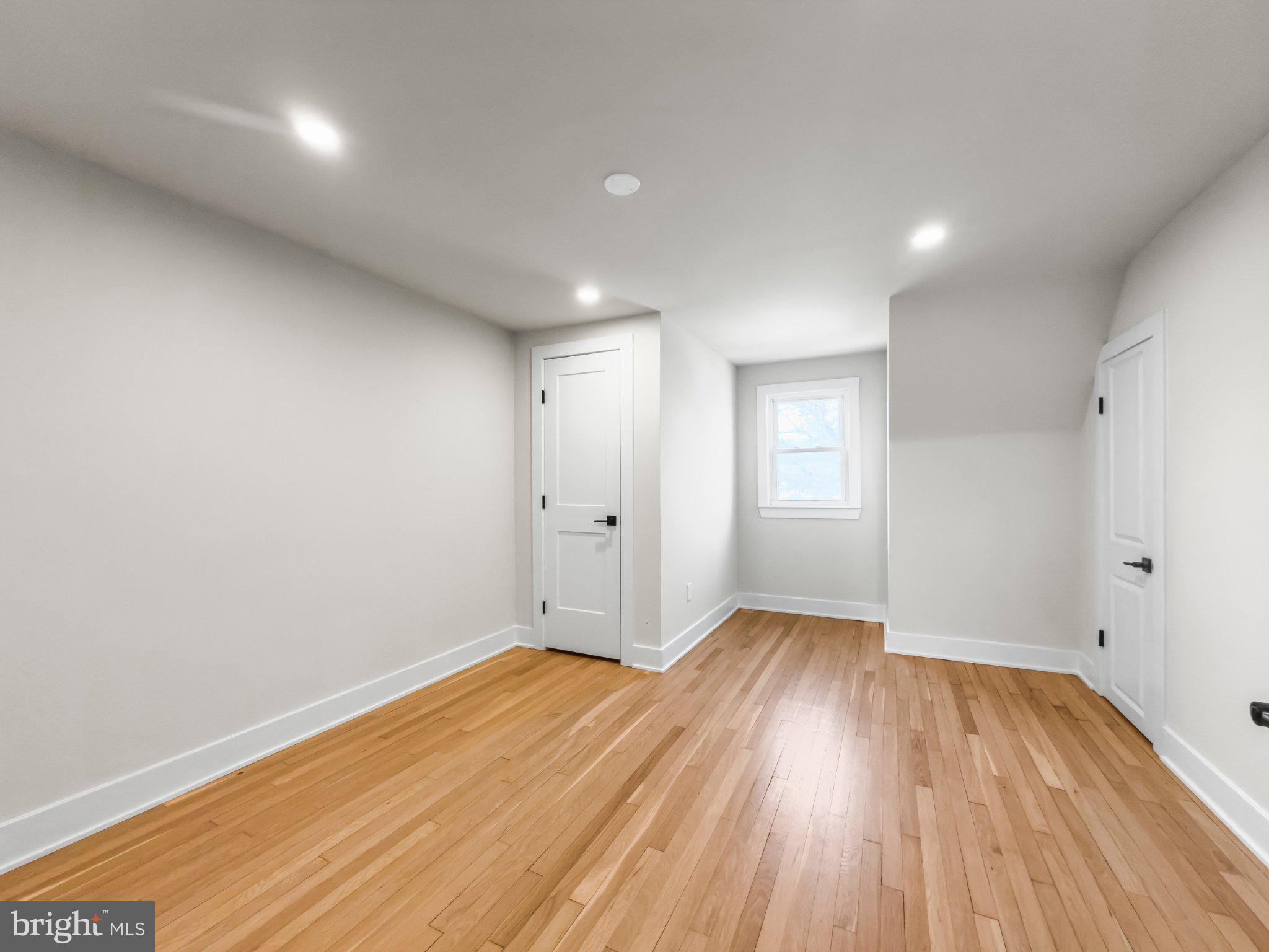 NORTH WOODRIDGE - Residential