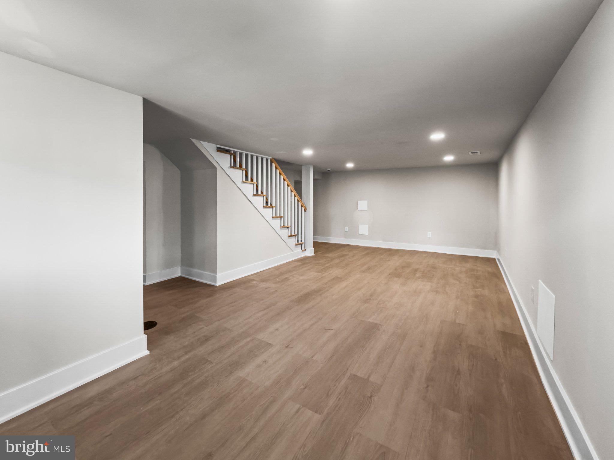 NORTH WOODRIDGE - Residential