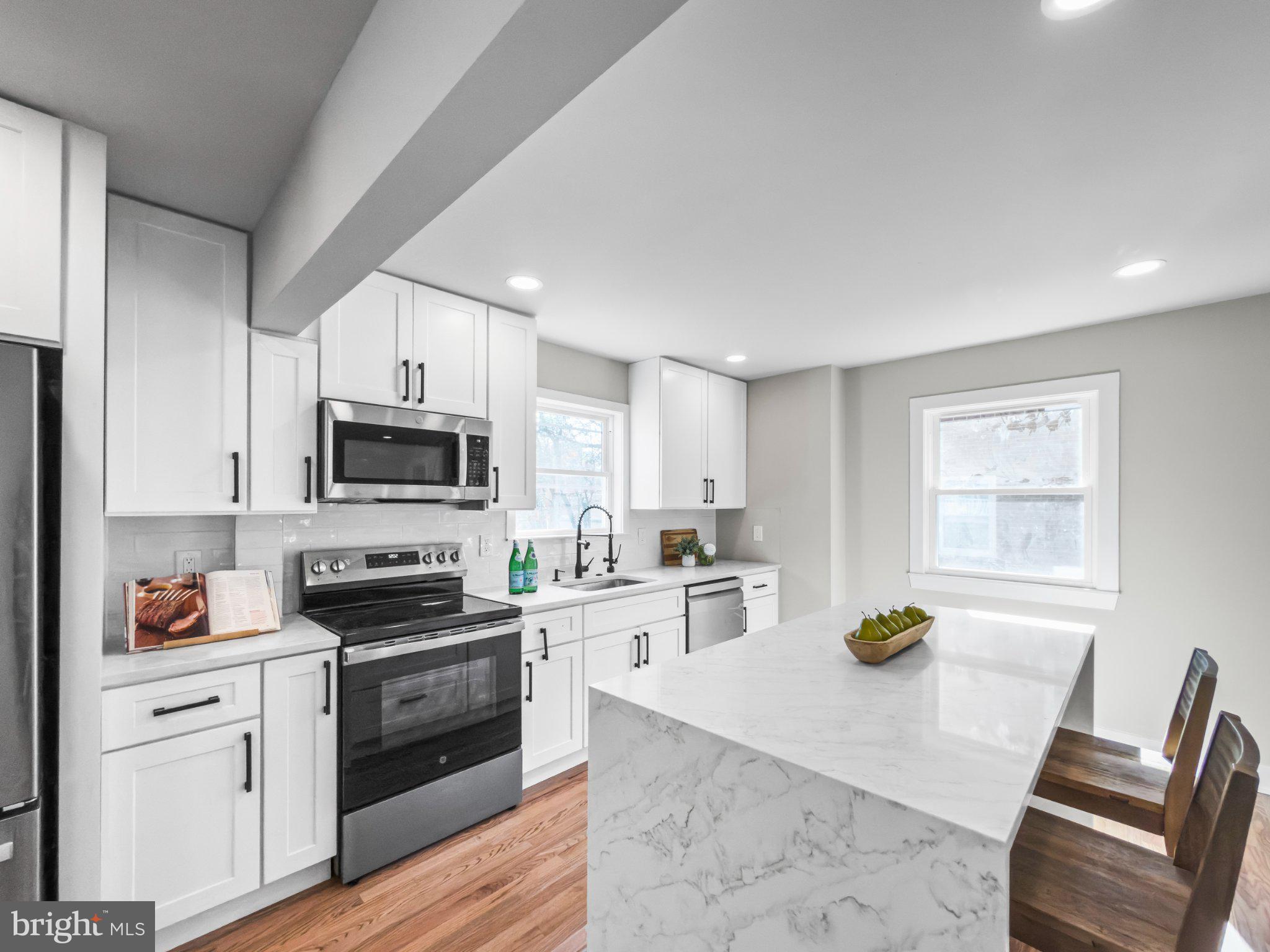 NORTH WOODRIDGE - Residential