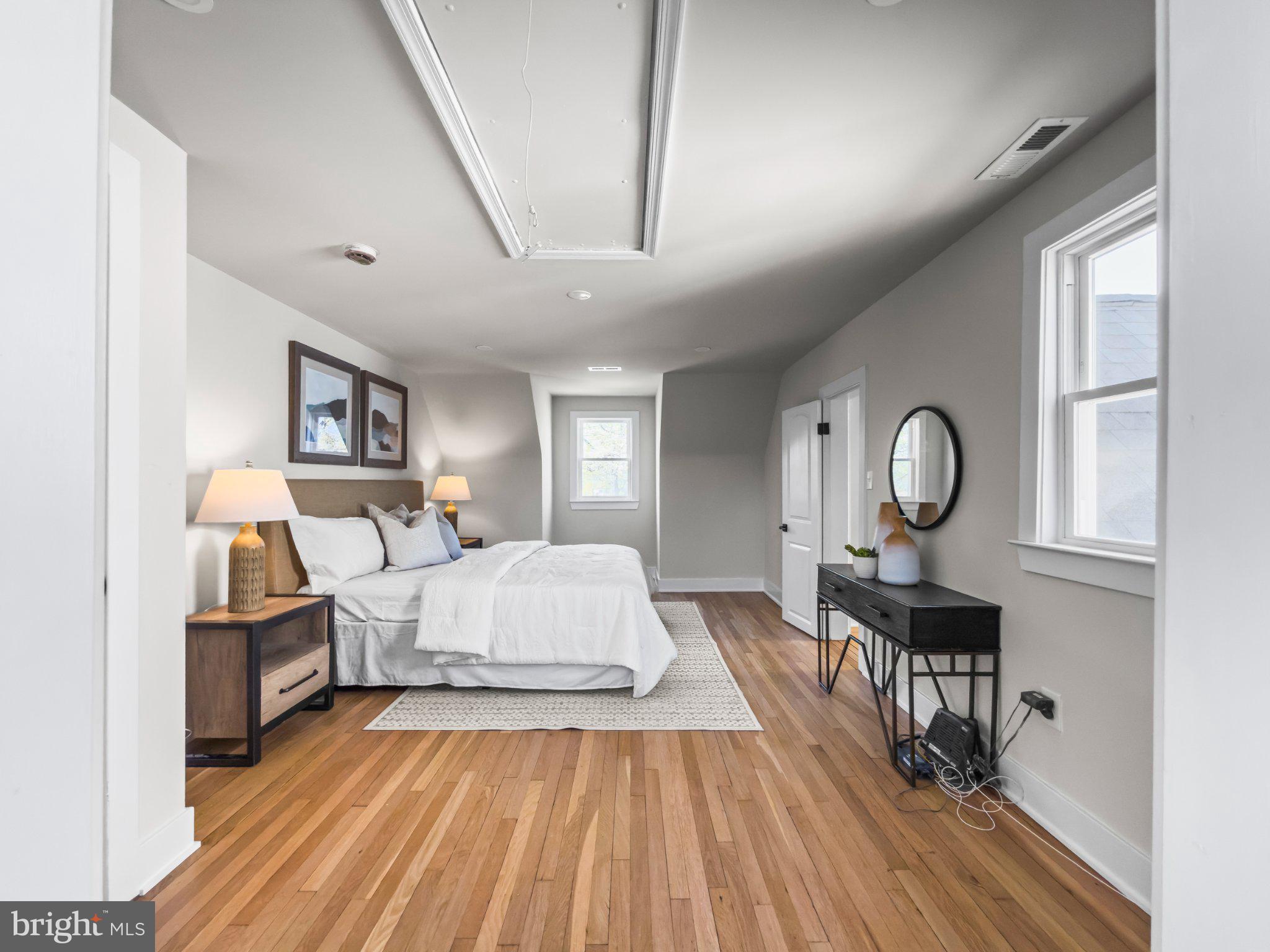 NORTH WOODRIDGE - Residential