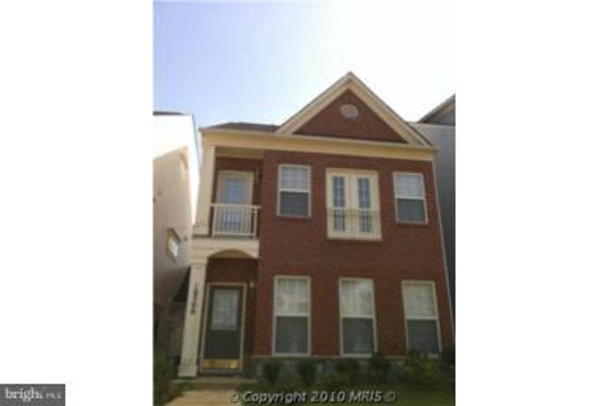 Beautiful semi-detached home w/ 2 car garage - HW on the main level - Granite countertops - cherry cabinets - 3 Bedrooms w/ 2 MBRs - 3.5 BAs - Gas FP - Deck -- Requested non smokers - no pets   Closet to VRE - Shoppings. . Owner/Agent. Will be available 12/1/17 -