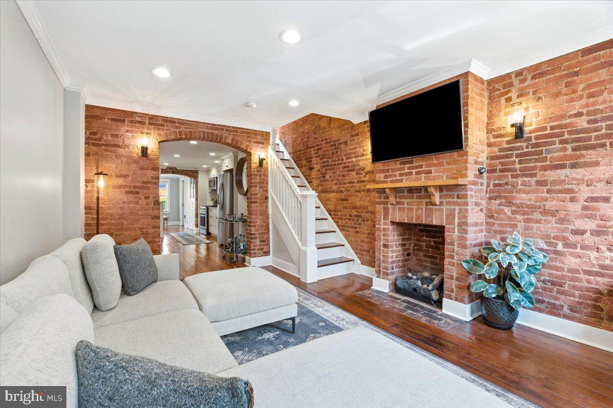 37 E 5TH STREET