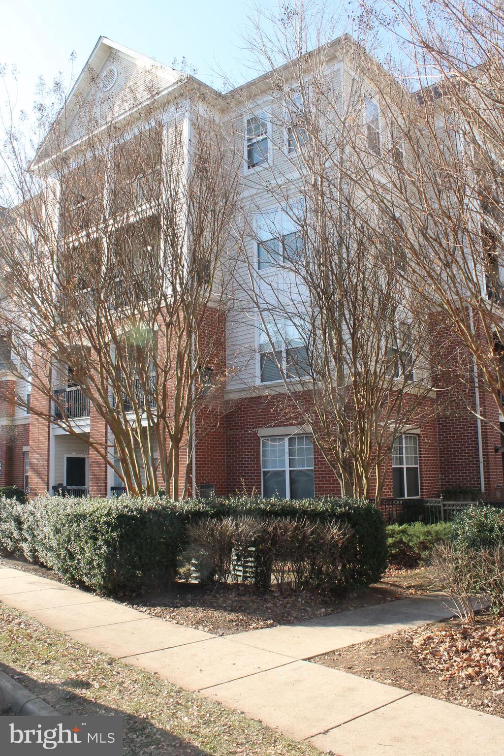 FAIRFAX RIDGE CONDOS - Residential Lease