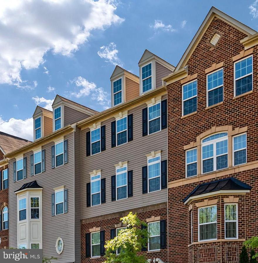 TOWN CENTER COMMONS - Residential