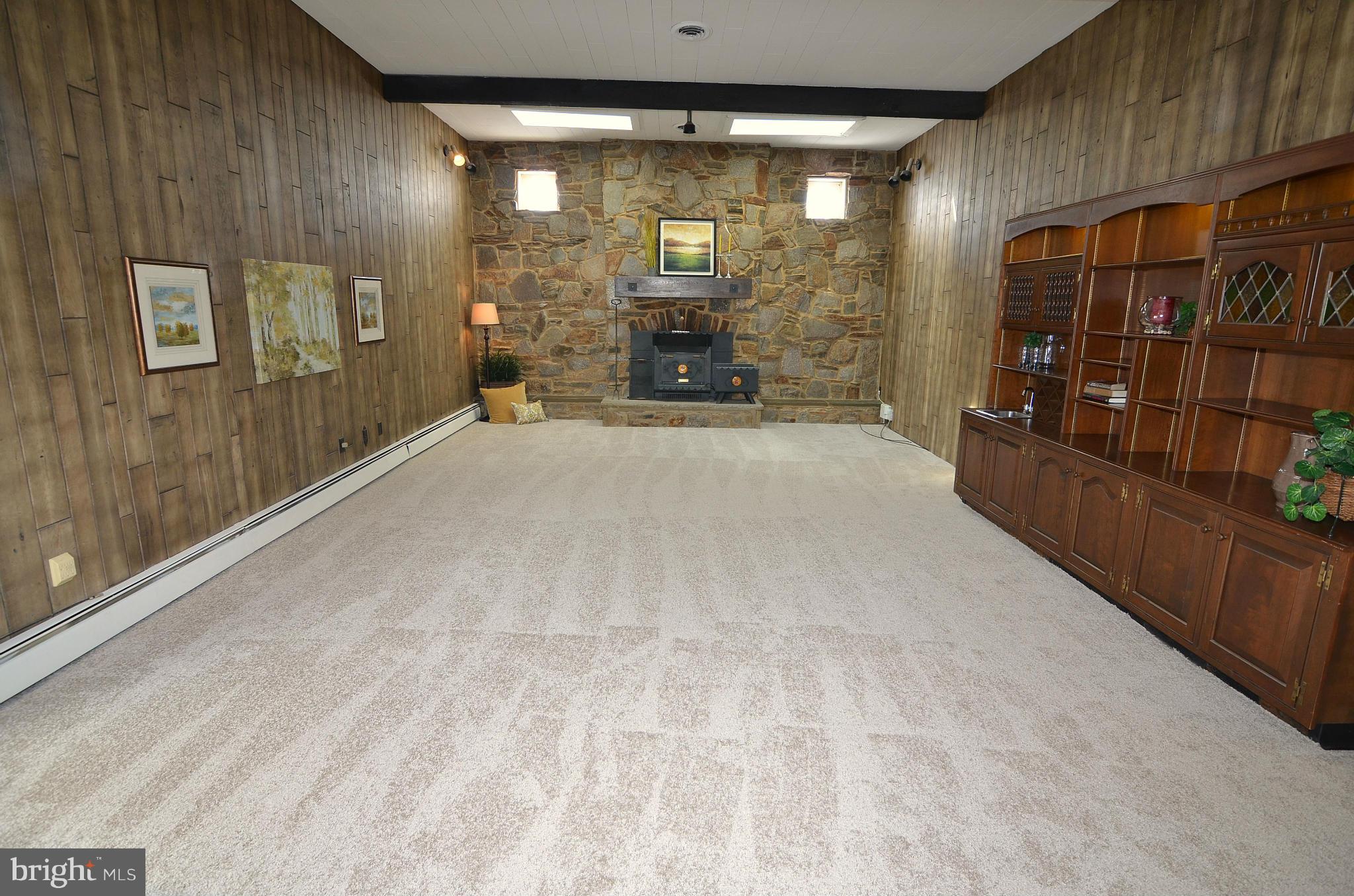 COUNTRY CLUB ESTATES - Residential