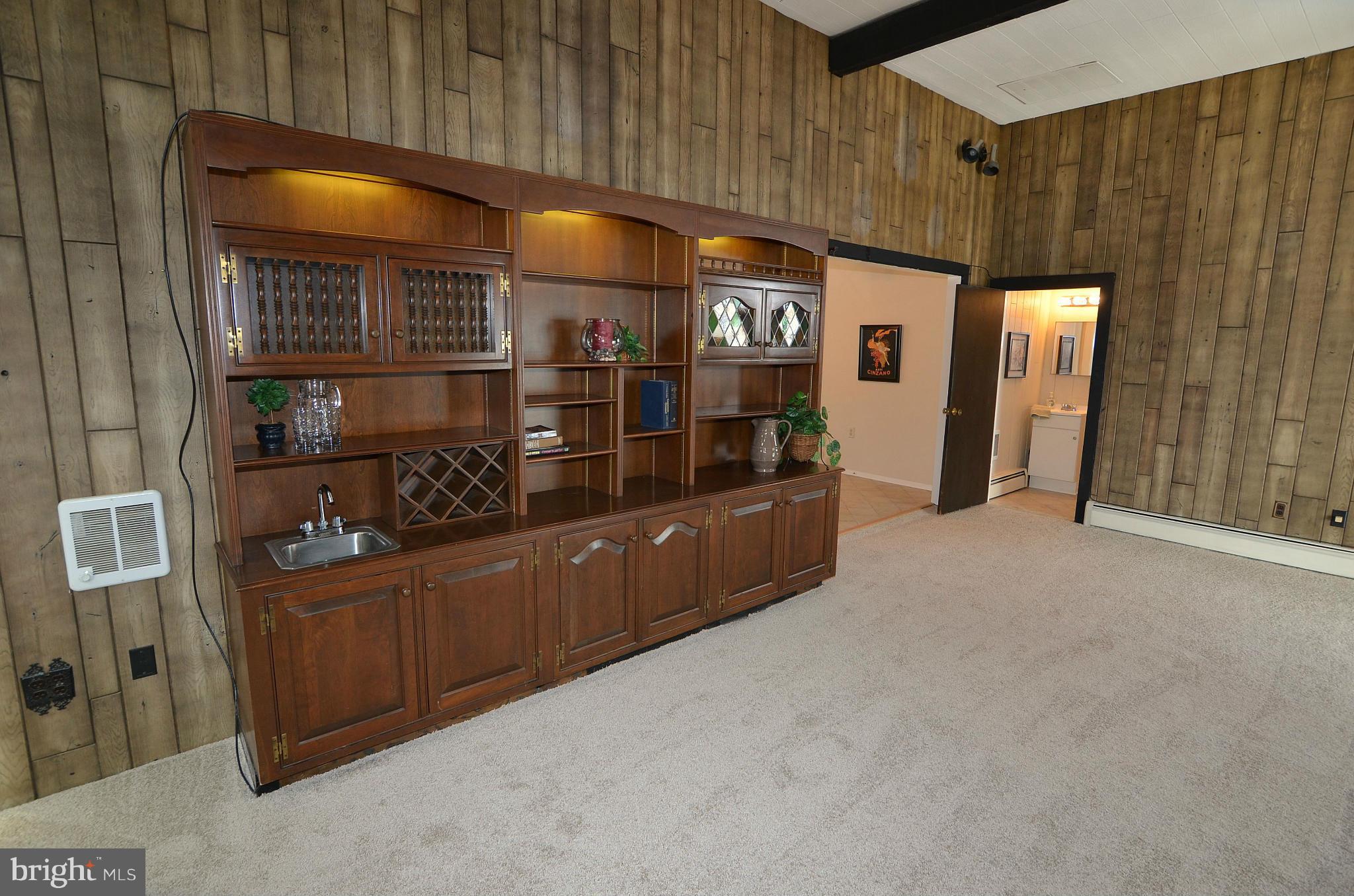 COUNTRY CLUB ESTATES - Residential